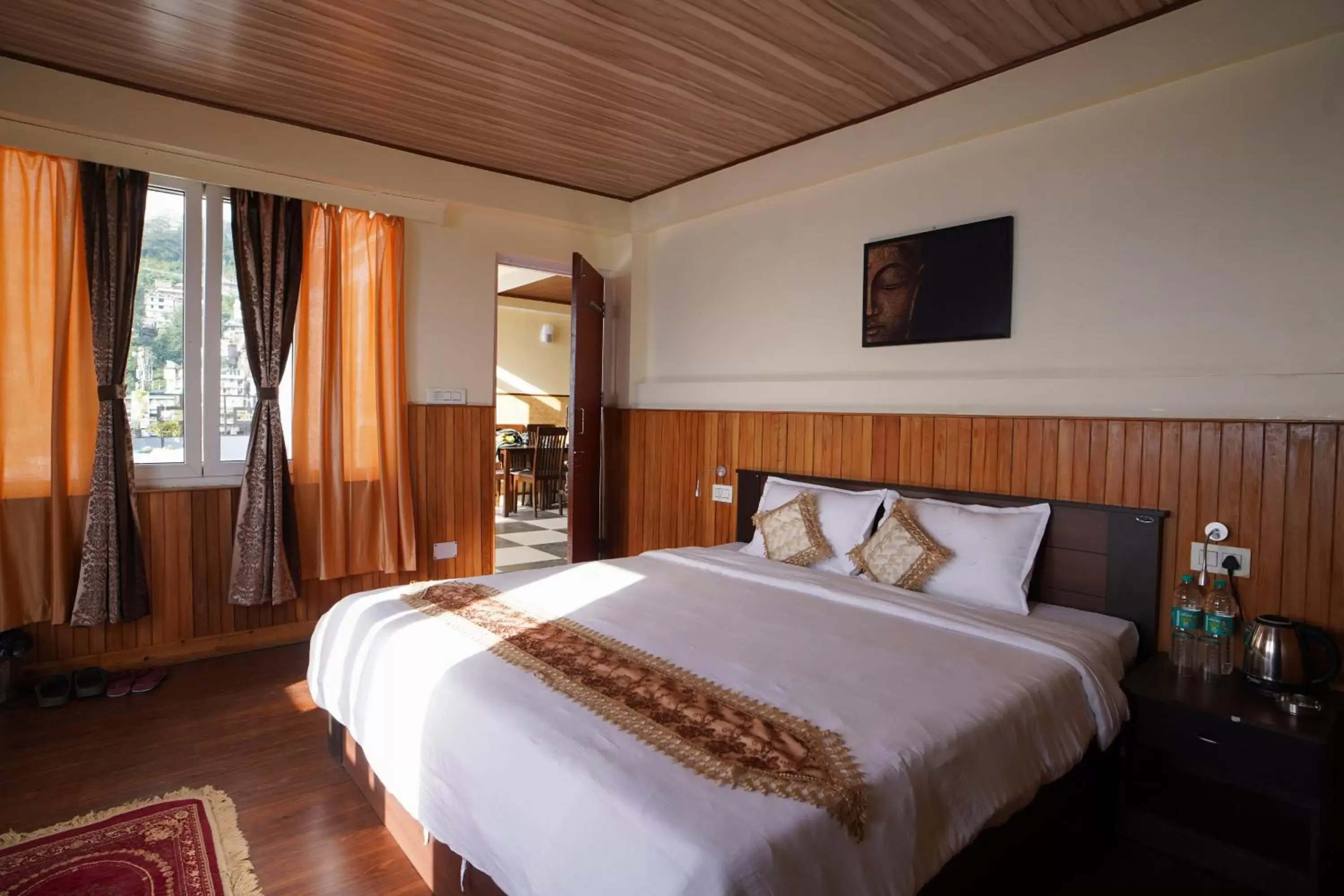 Junior Suite with Mountain View in Hotel Hill Queen near Sherpa Gumba Darjeeling Mall 5 Min Couple Friendly Junior Suite with Mountain View in Hotel Hill Queen near Sherpa Gumba Darjeeling Mall 5 Min Couple Friendly