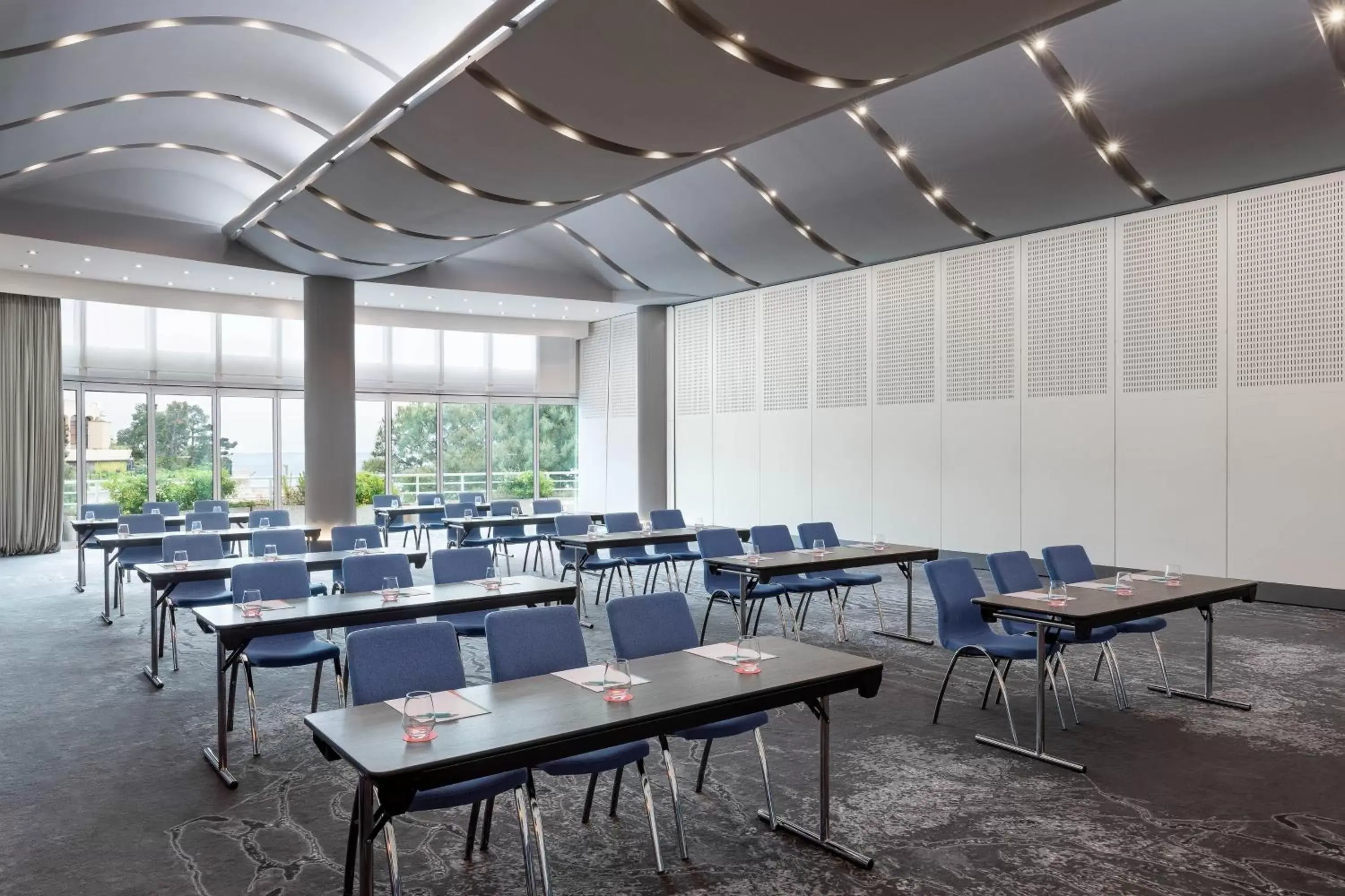 Meeting/conference room in Le Méridien Beach Plaza