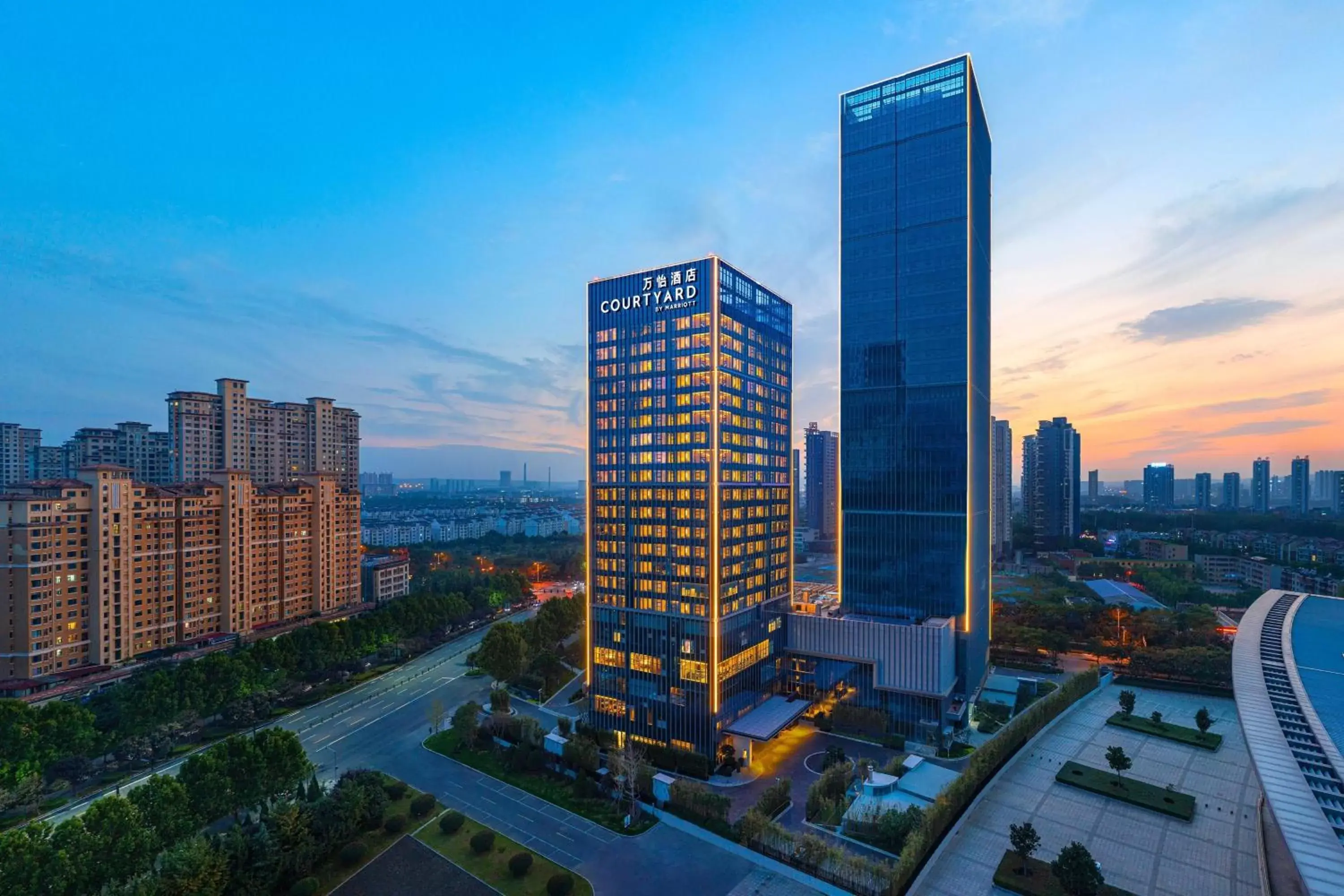 Property building in Courtyard by Marriott Luoyang