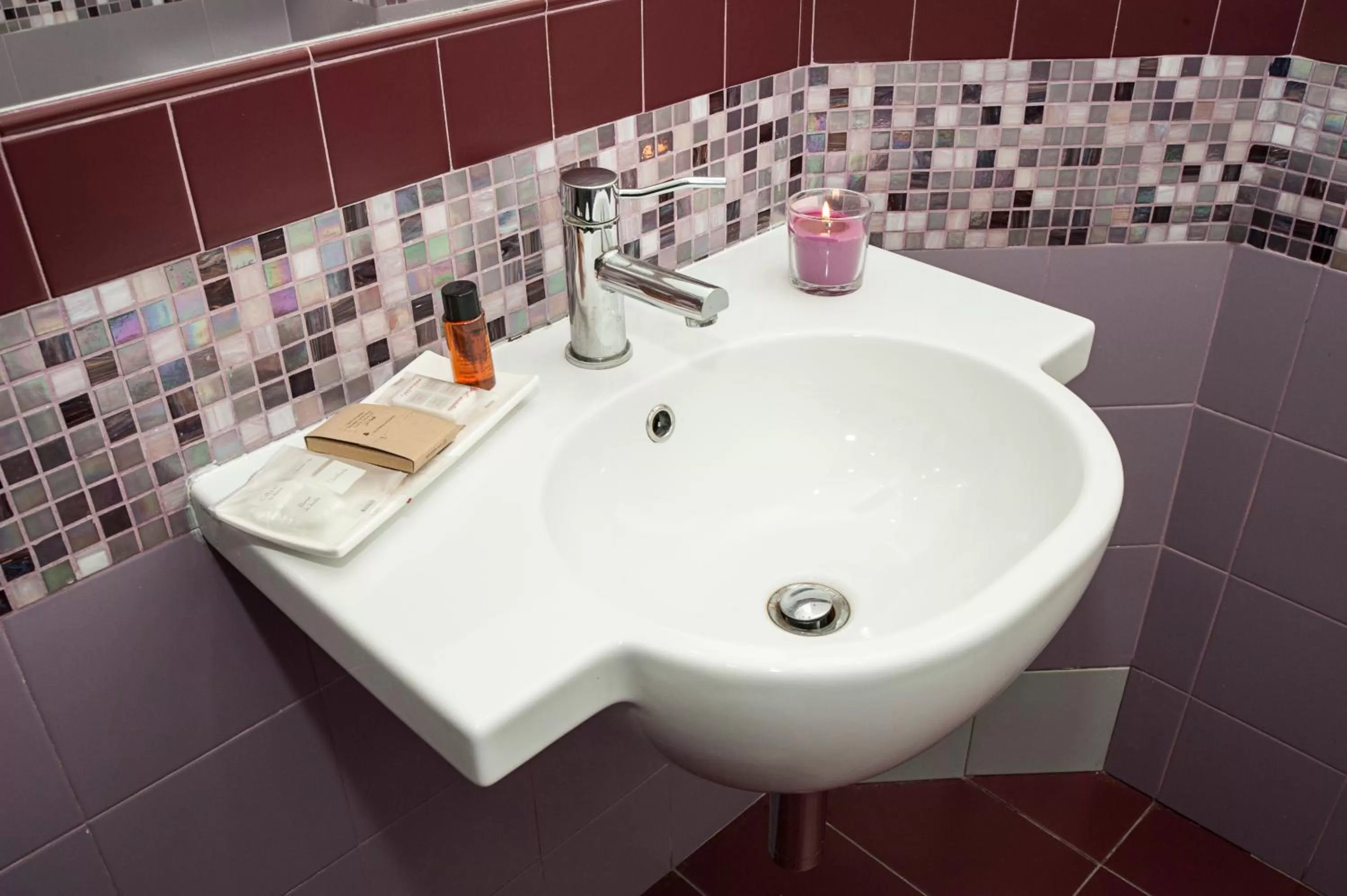 Bathroom in Flowerome