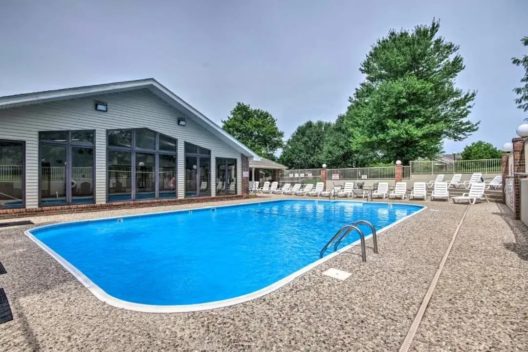 Swimming Pool in Luxury Condos at Thousand Hills - Branson -Beautifully Remodeled