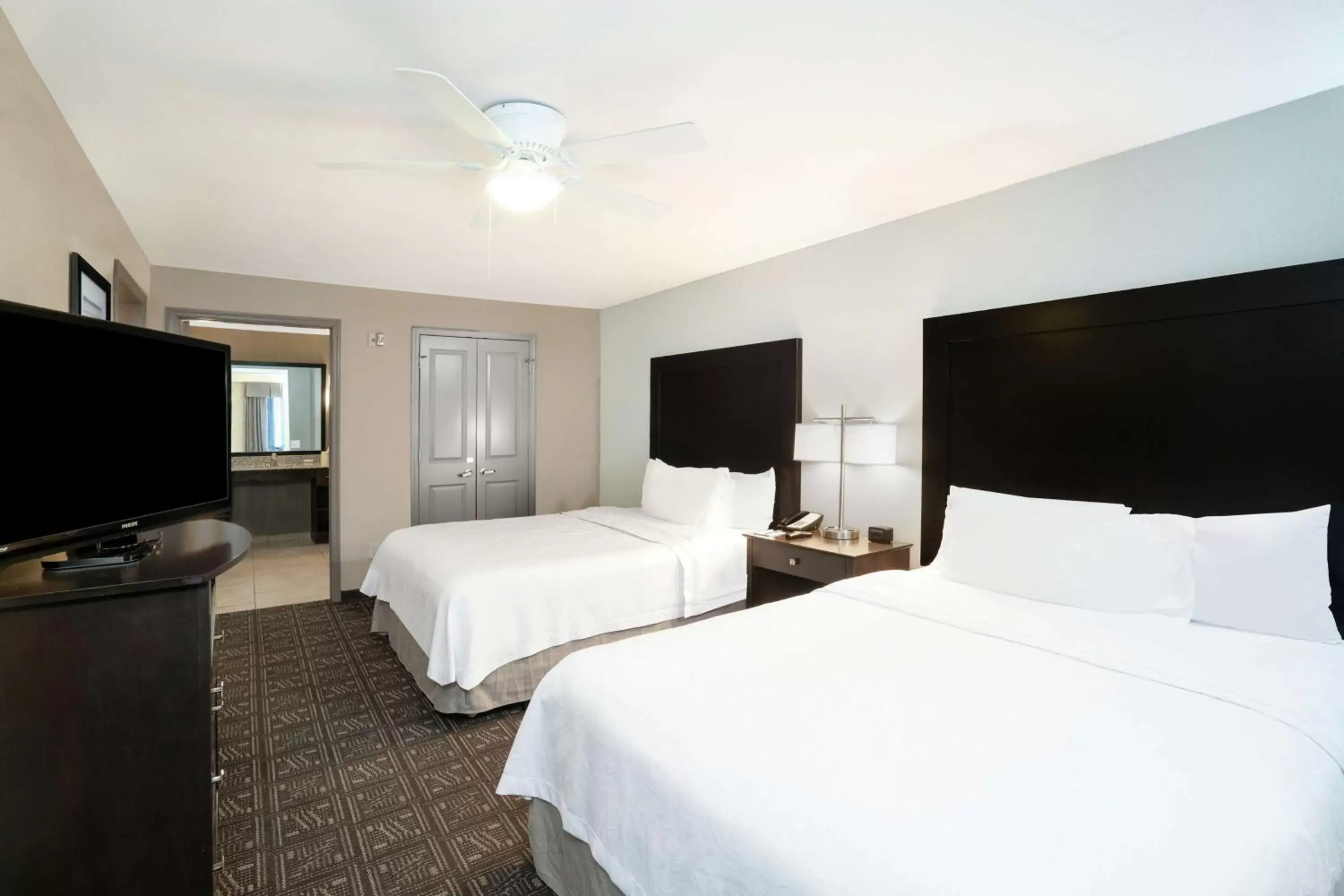 Bedroom, TV/Entertainment Center in Homewood Suites by Hilton Huntsville-Downtown