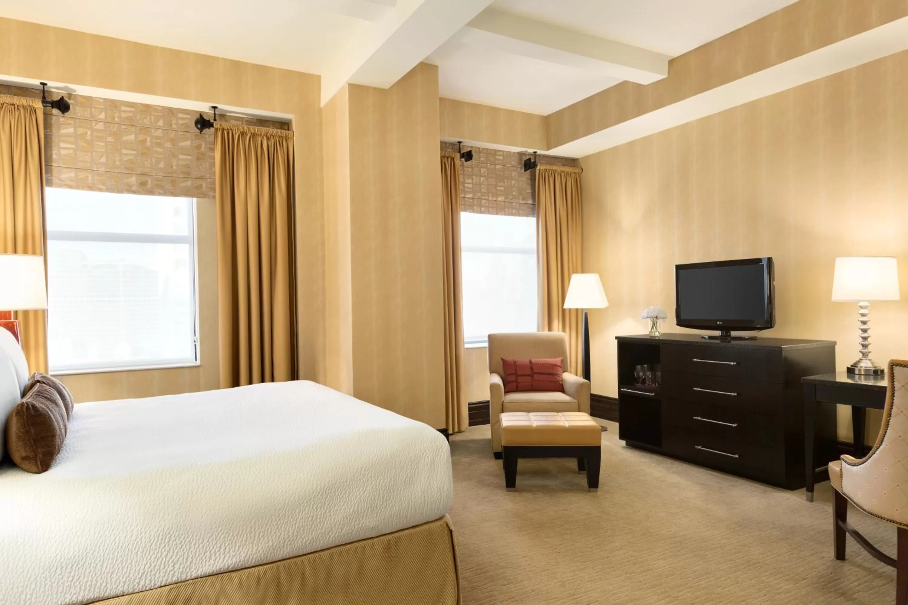 Photo of the whole room, Bed in Hotel Du Pont