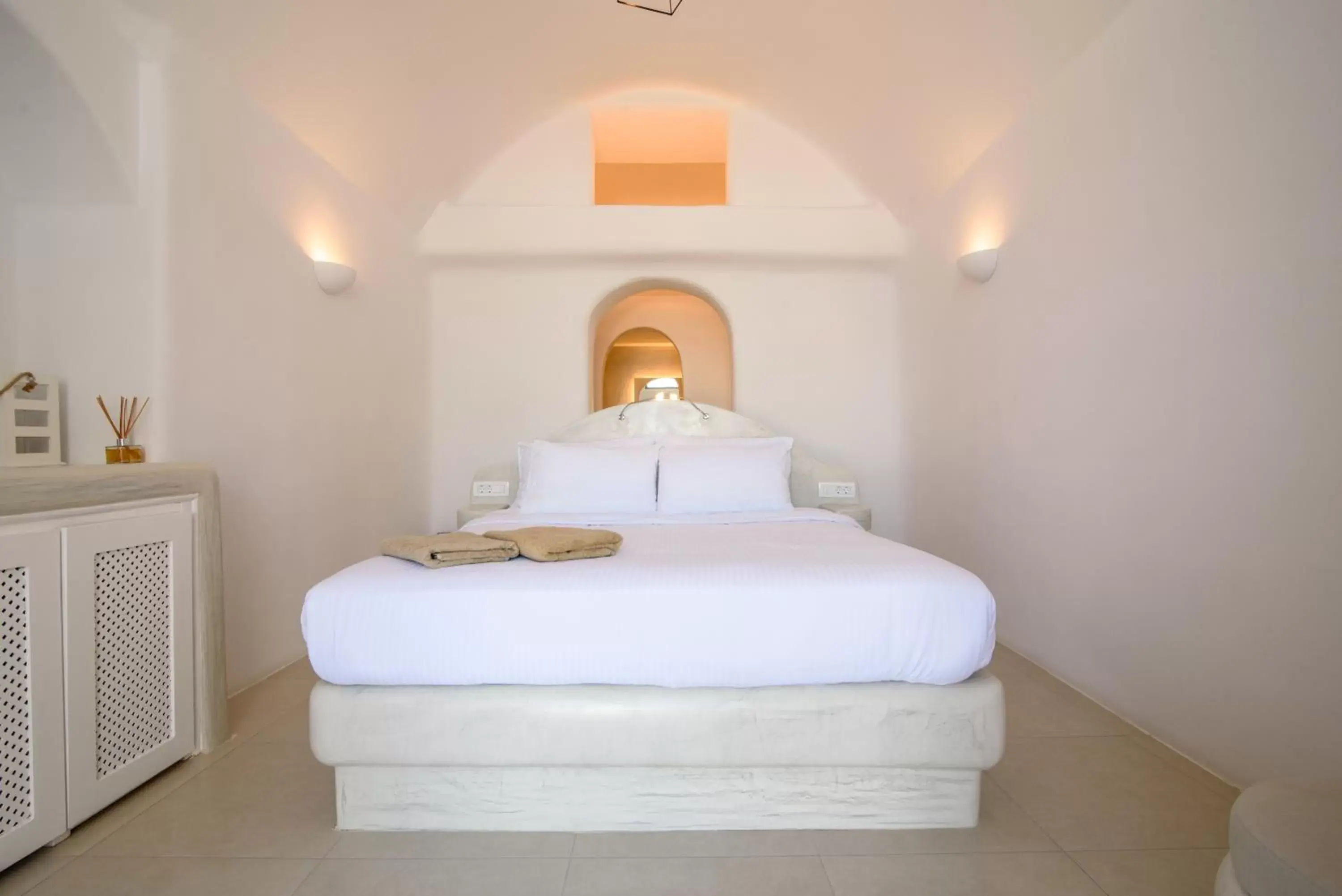 Bed in On the Cliff Bed in On the Cliff