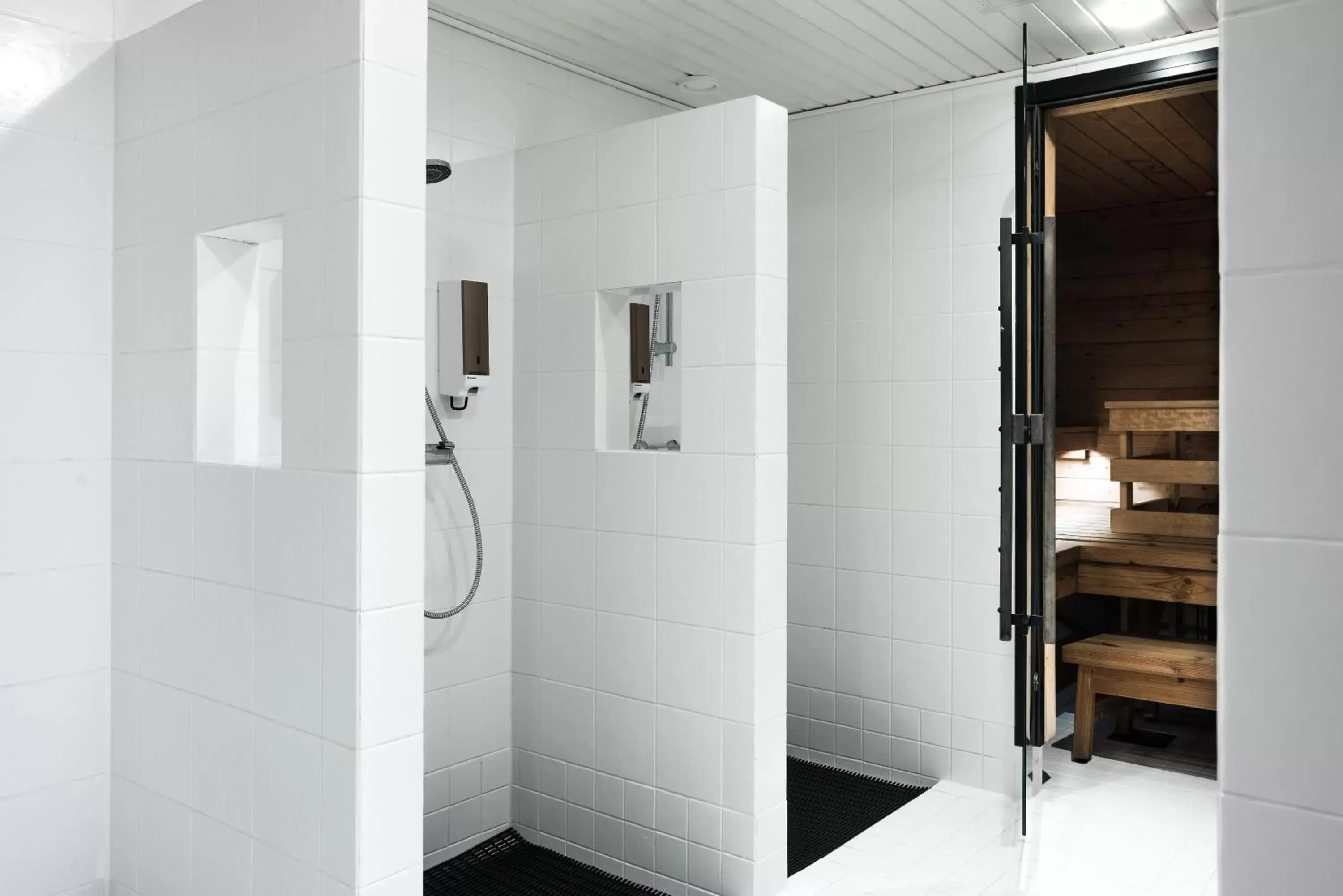 Sauna, Bathroom in Hotel Verso