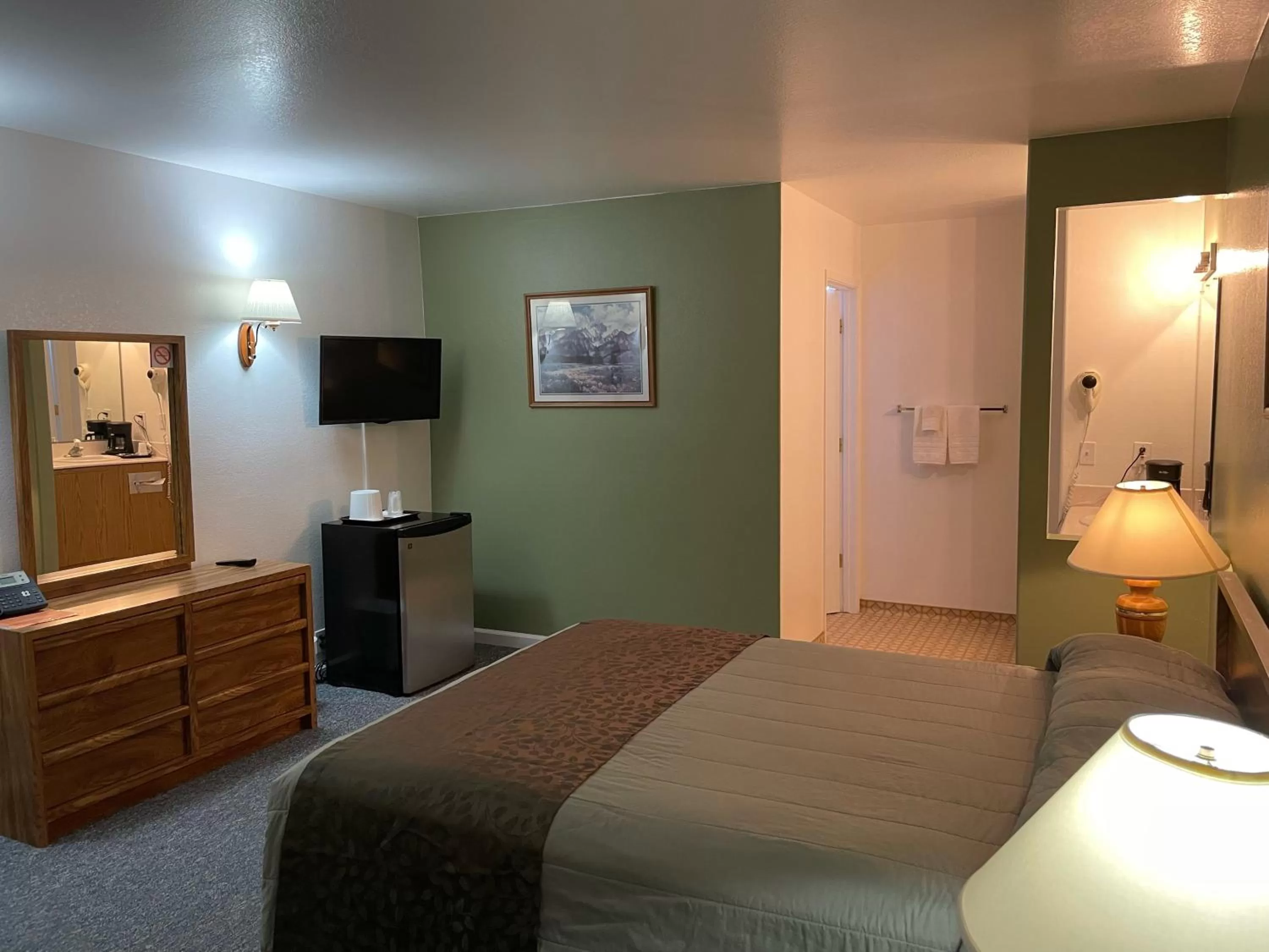 Bed in Murphey's Motel LLC