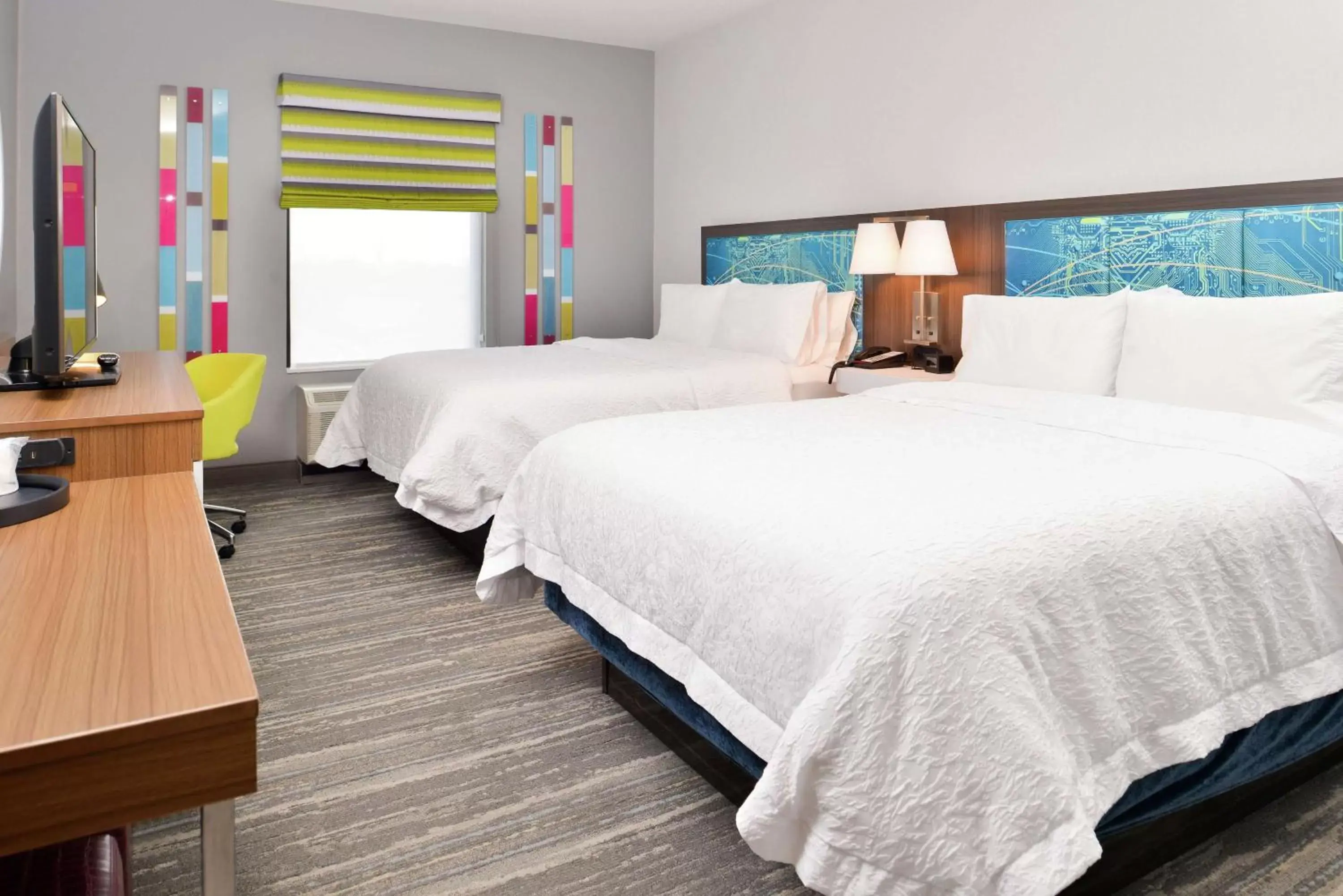 Bedroom, Bed in Hampton Inn & Suites Saint Paul Oakdale Woodbury