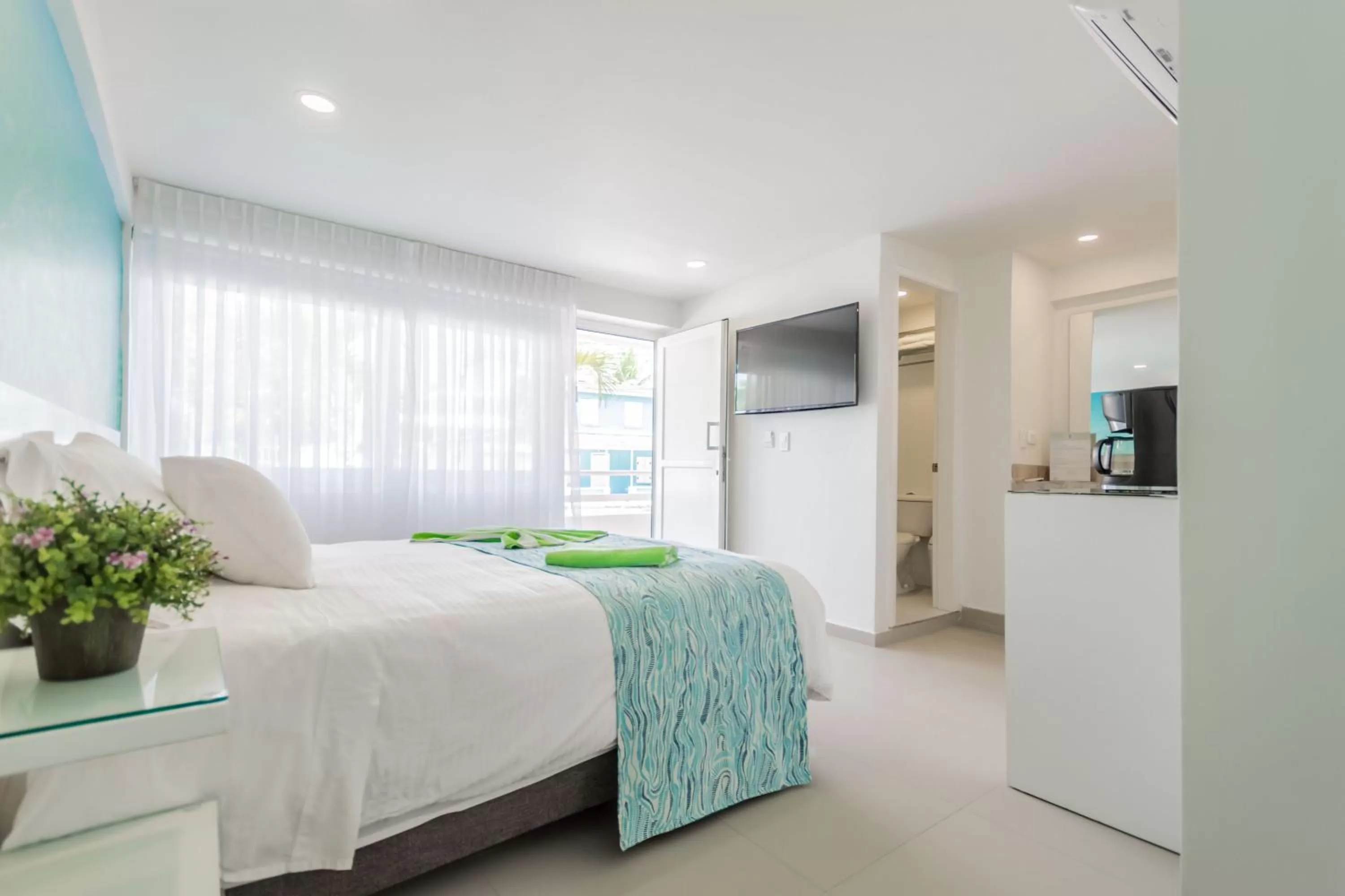 Property building, Bed in Hotel San Luis Place By Dorado