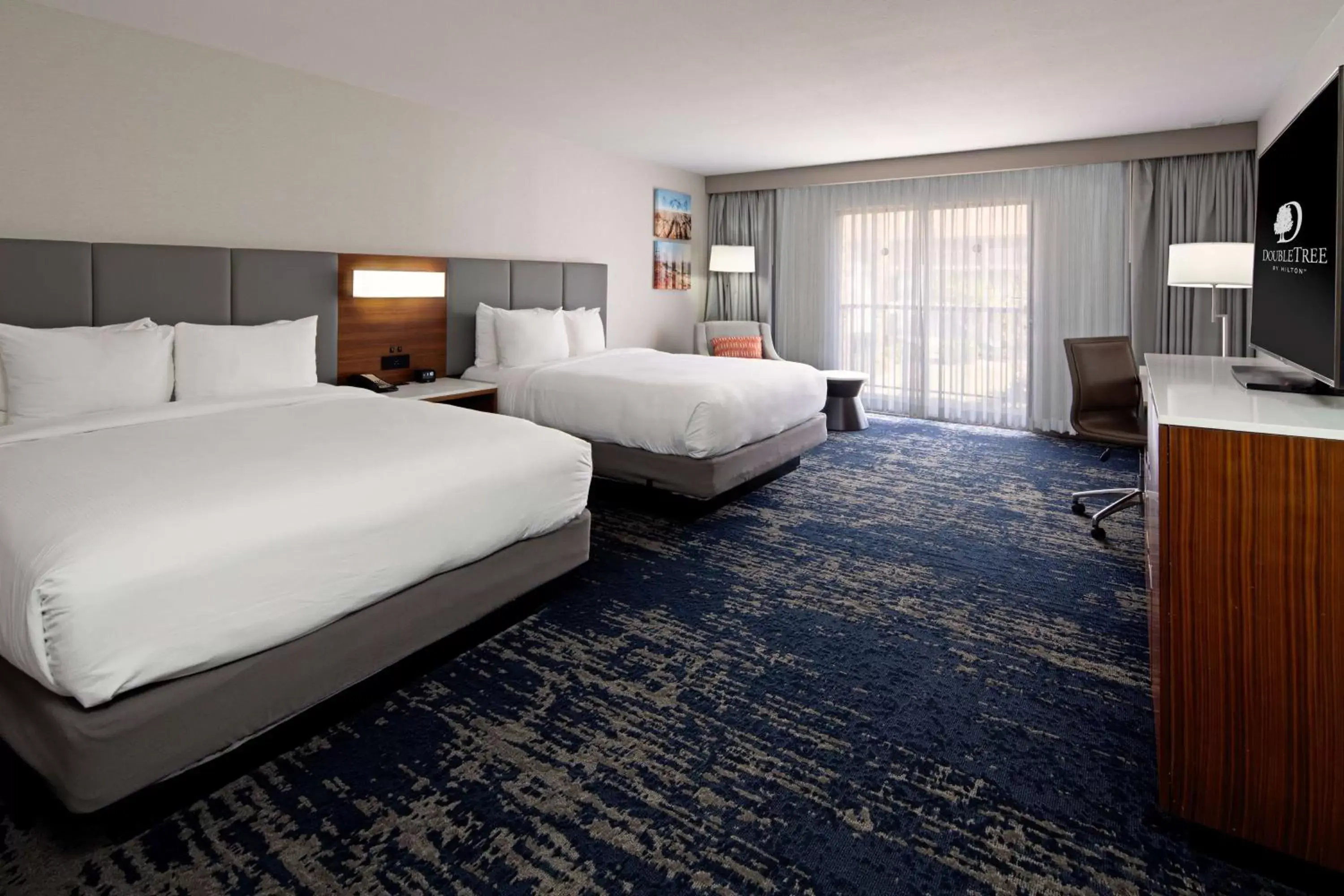 Bedroom, Bed in DoubleTree by Hilton Bakersfield