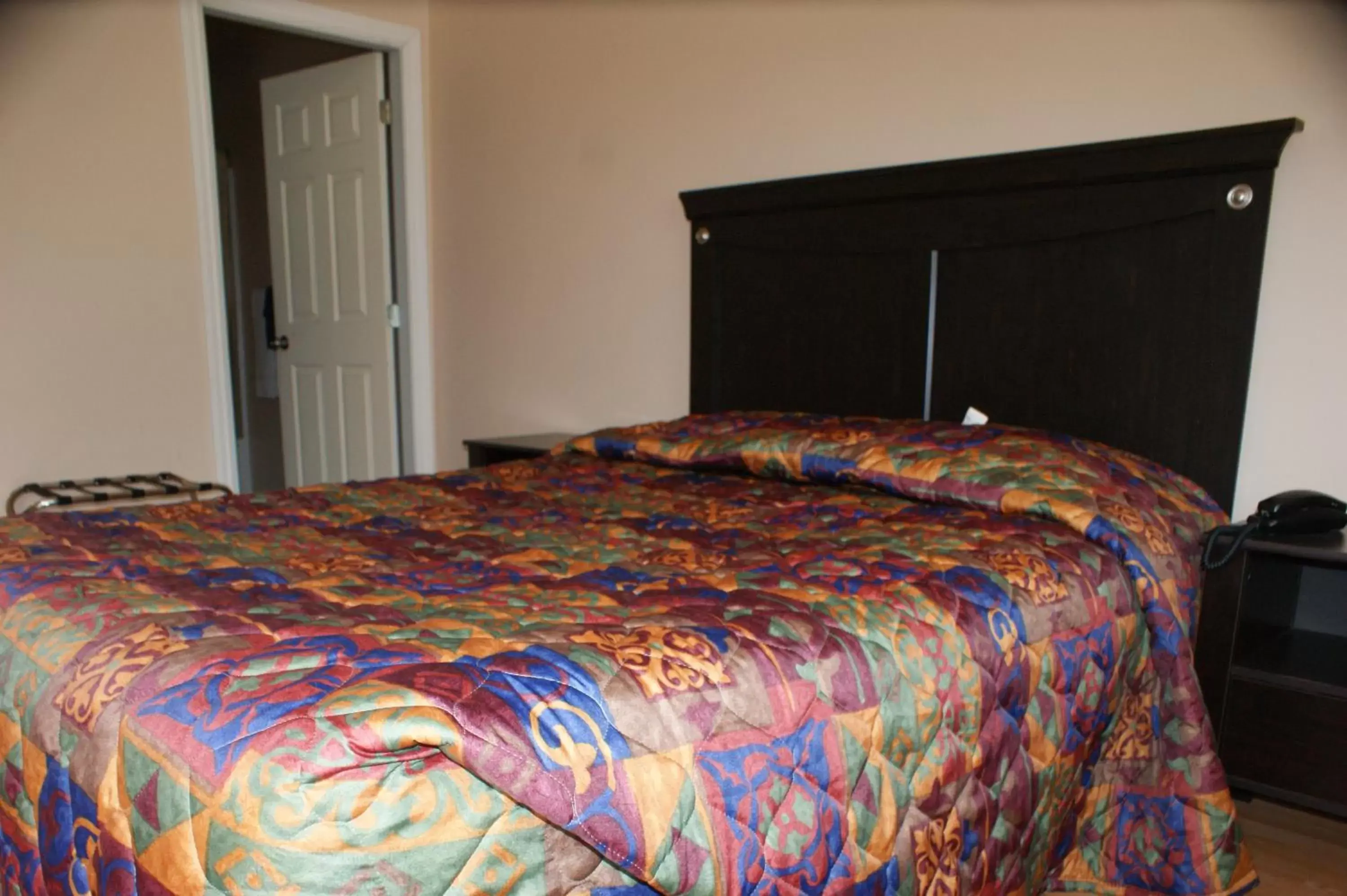 Bed in Elks Motel