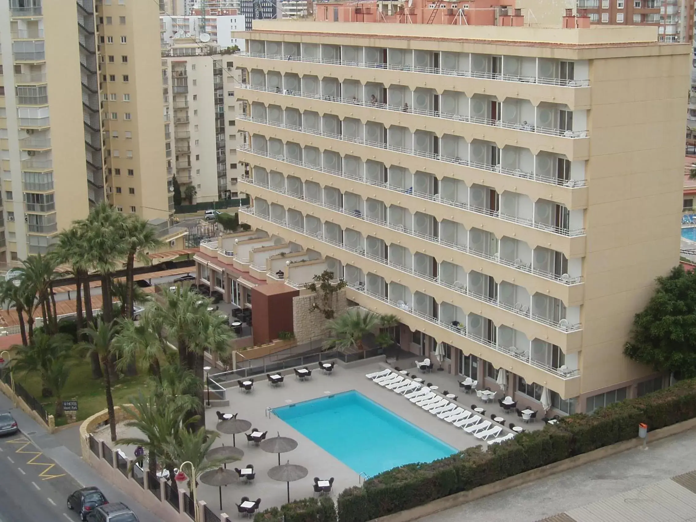 Facade/entrance, Pool View in Mont-Park