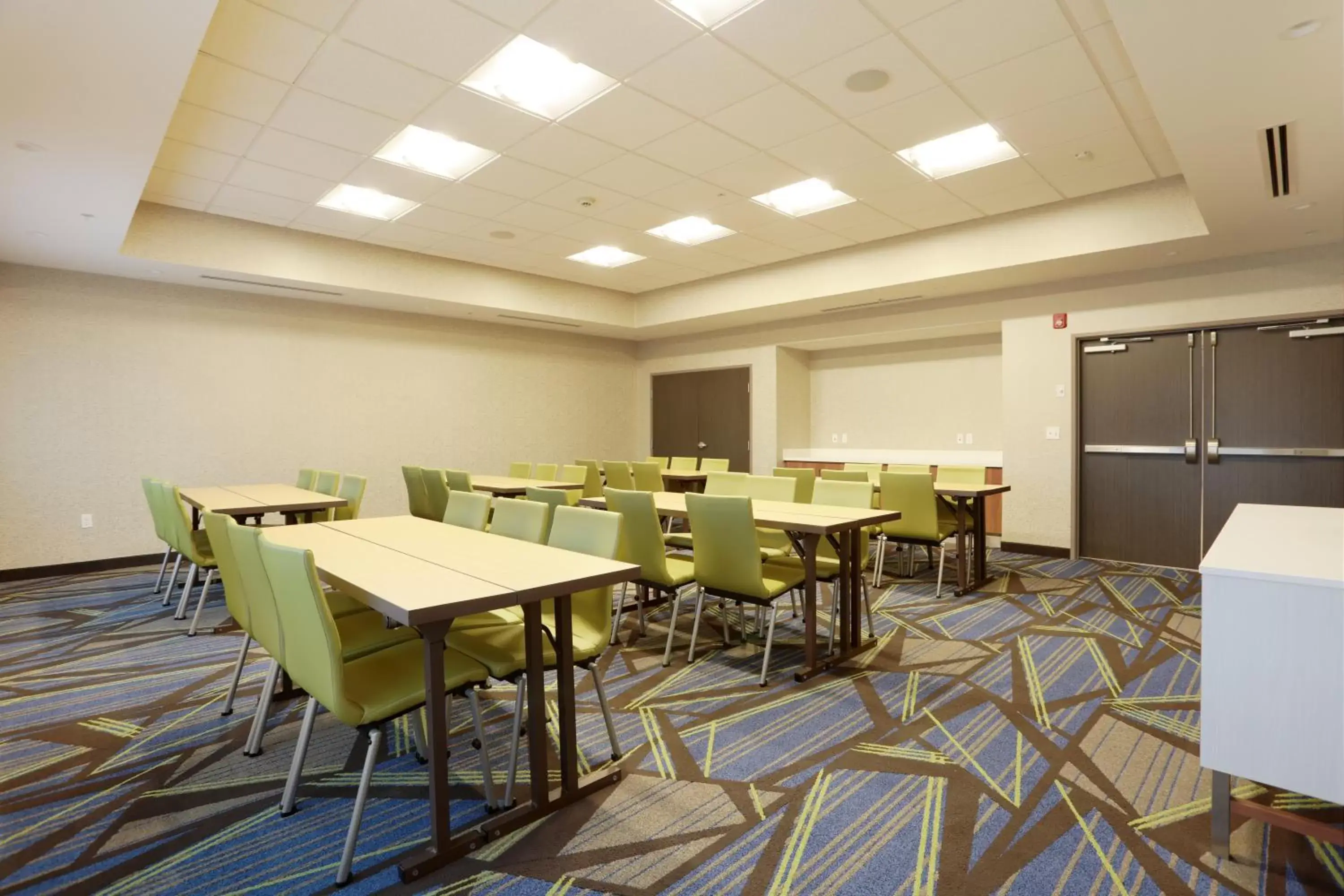 Meeting/conference room, Restaurant/Places to Eat in Holiday Inn Express - Oneonta, an IHG Hotel