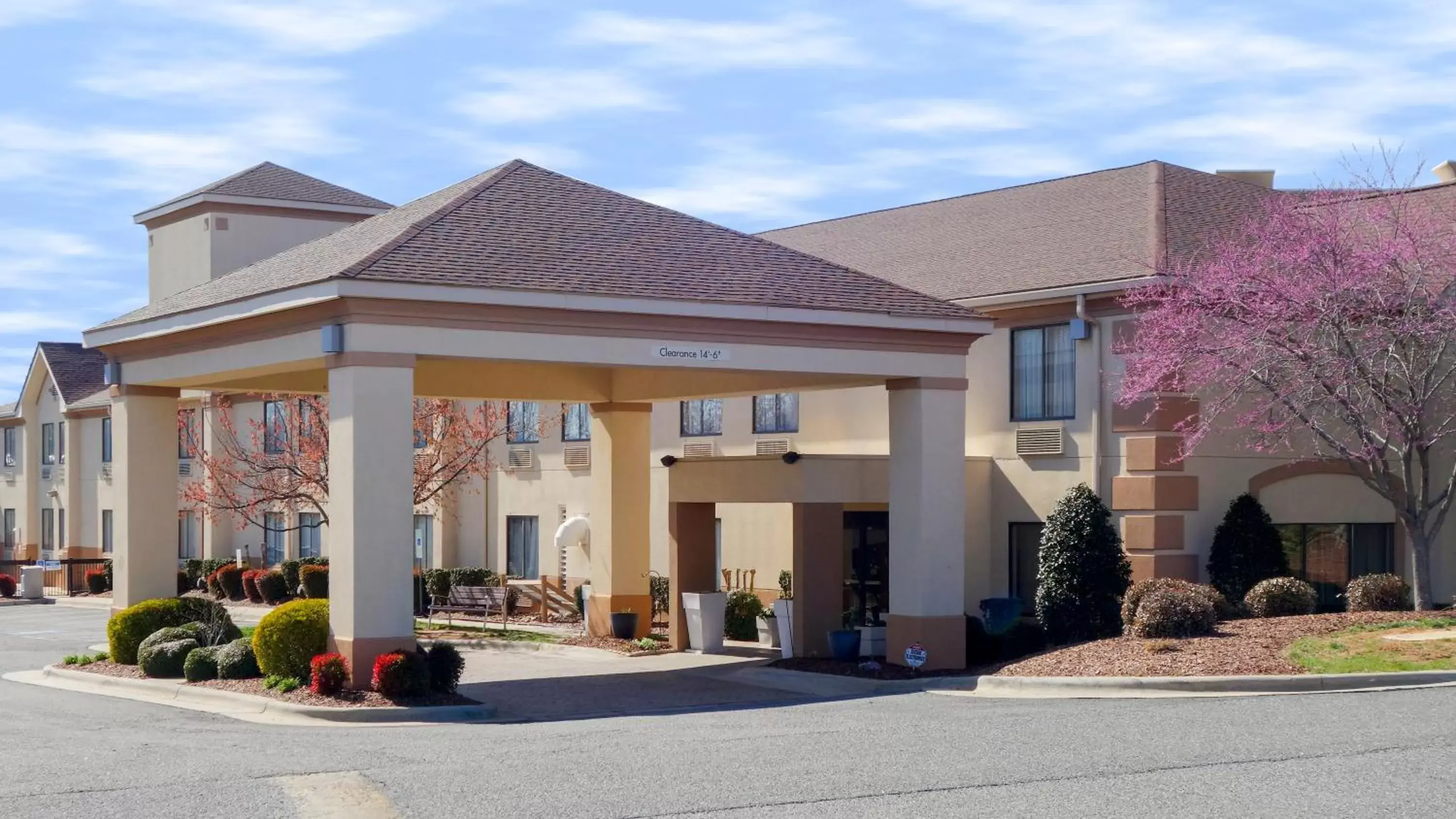 Facade/entrance, Property Building in Country Inn & Suites by Radisson, Shelby, NC