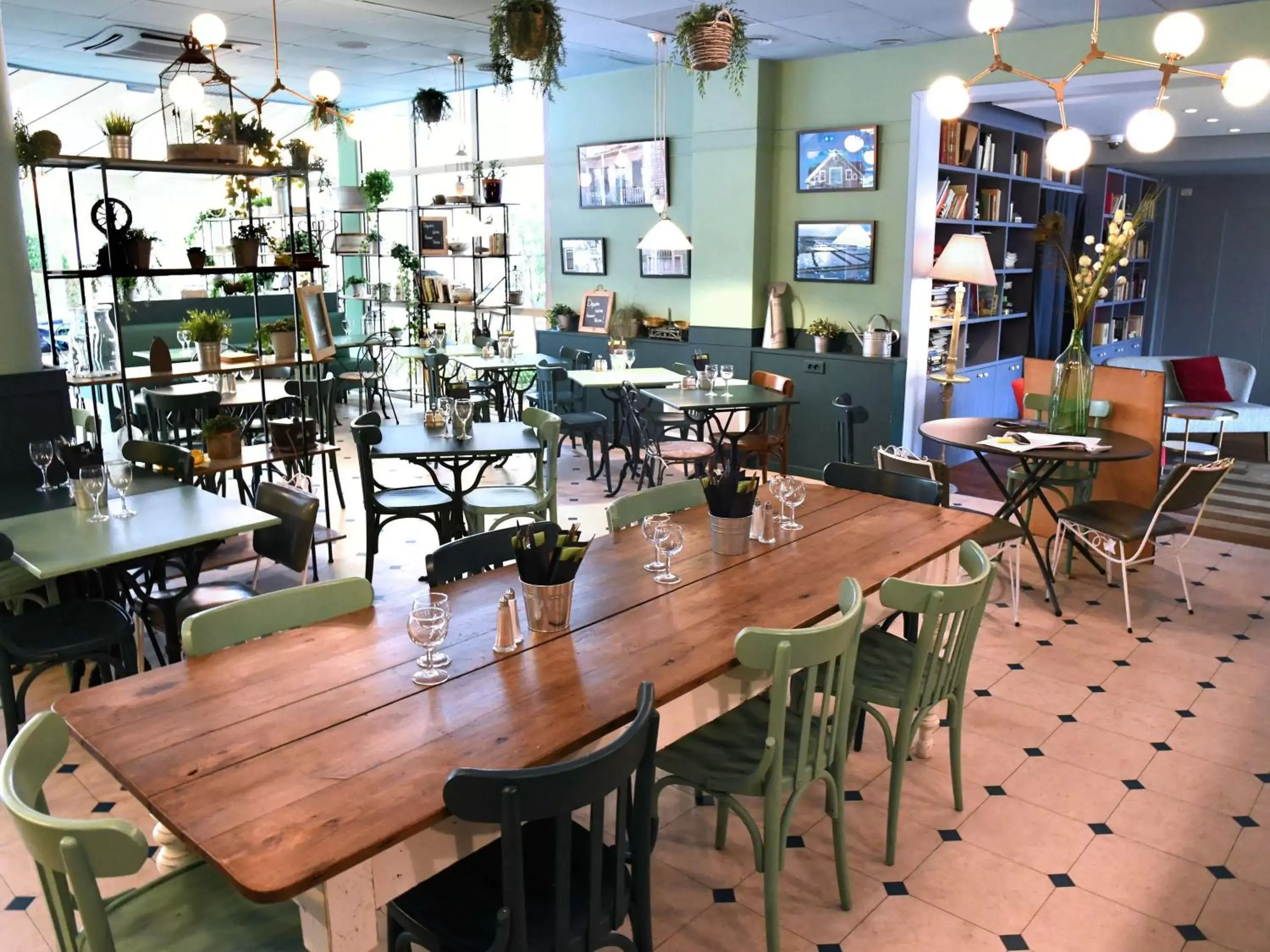 Restaurant/Places to Eat in ibis Nantes Saint Herblain