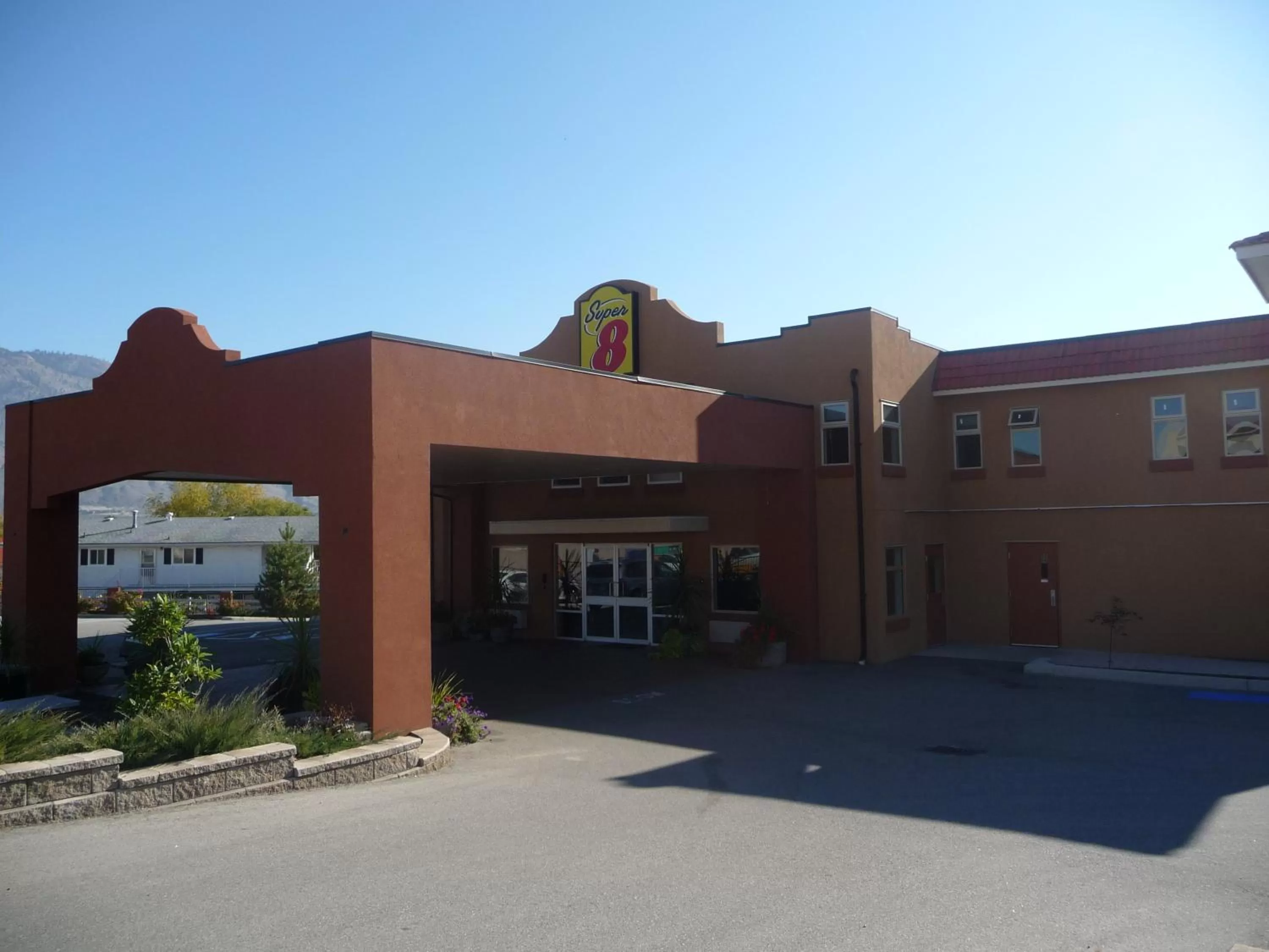 Facade/entrance, Property Building in Super 8 by Wyndham Osoyoos