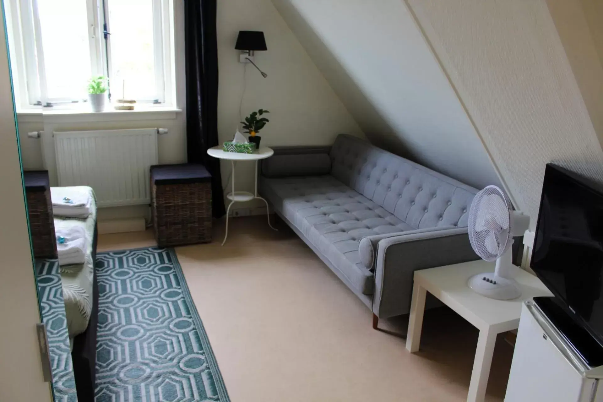 Shower, Seating Area in B&B de Zandtaart