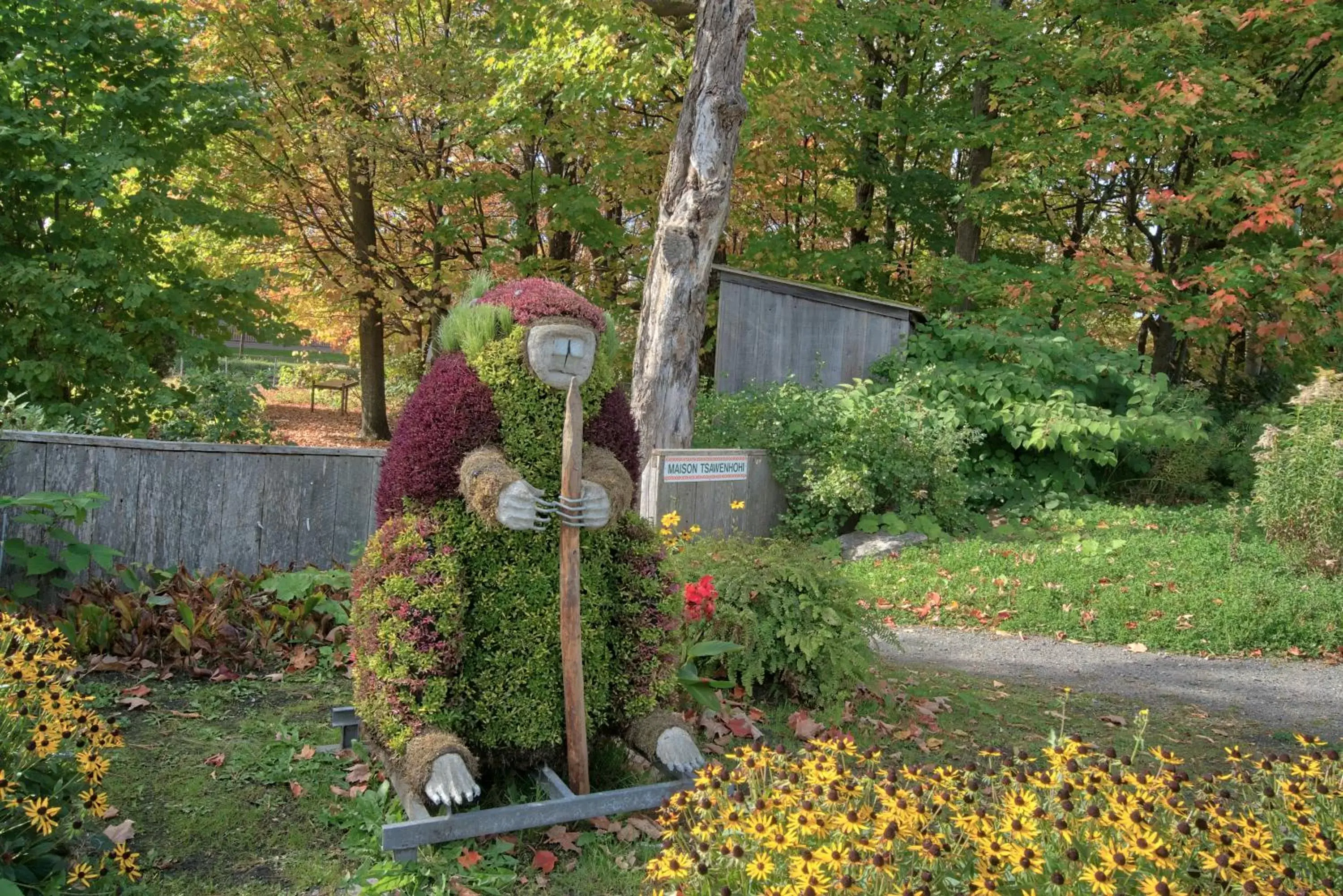 Garden, Children in Hôtel-Musée Premières Nations