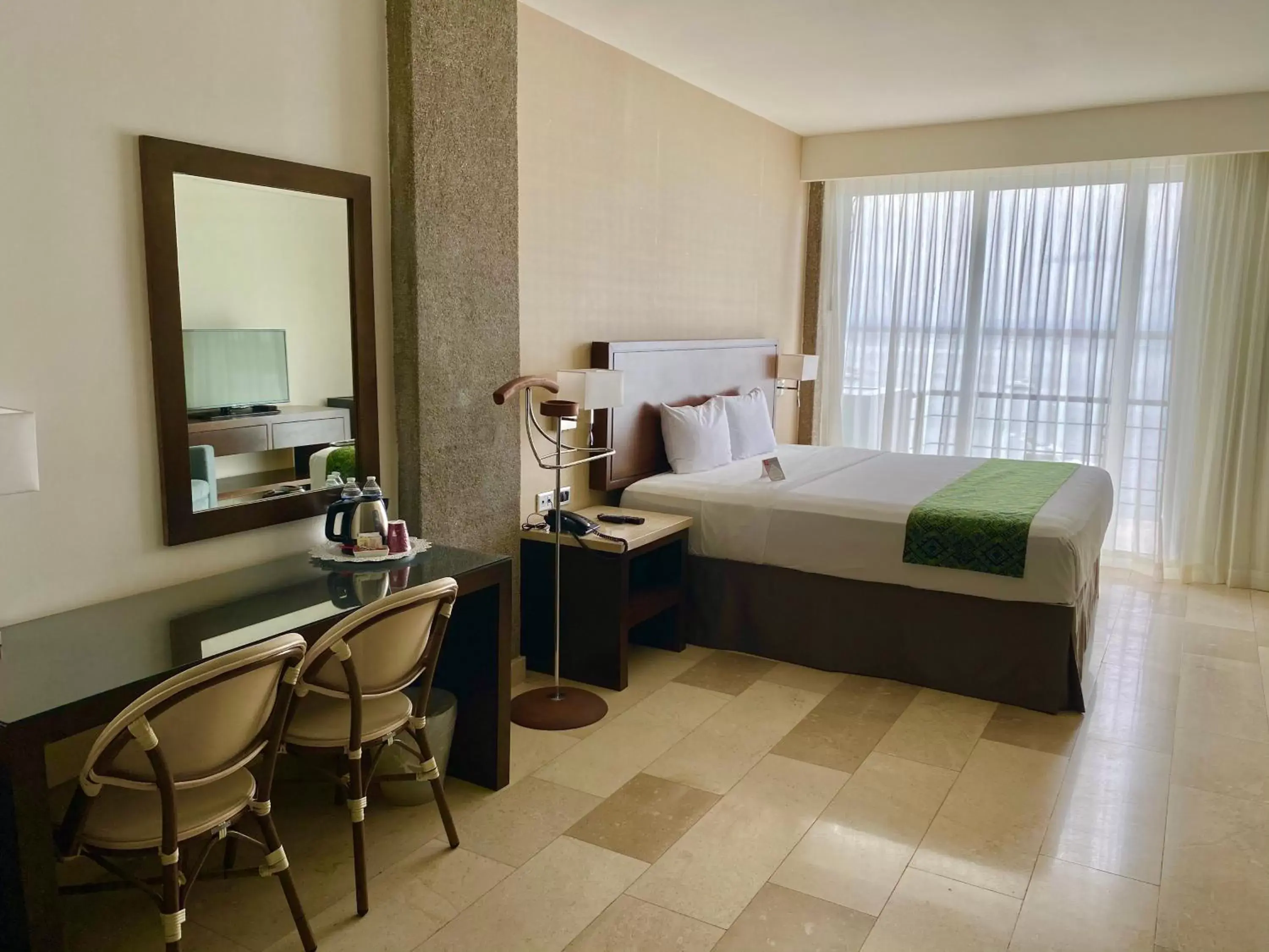 Photo of the whole room, Bed in Seven Crown La Paz Malecon Photo of the whole room, Bed in Seven Crown La Paz Malecon