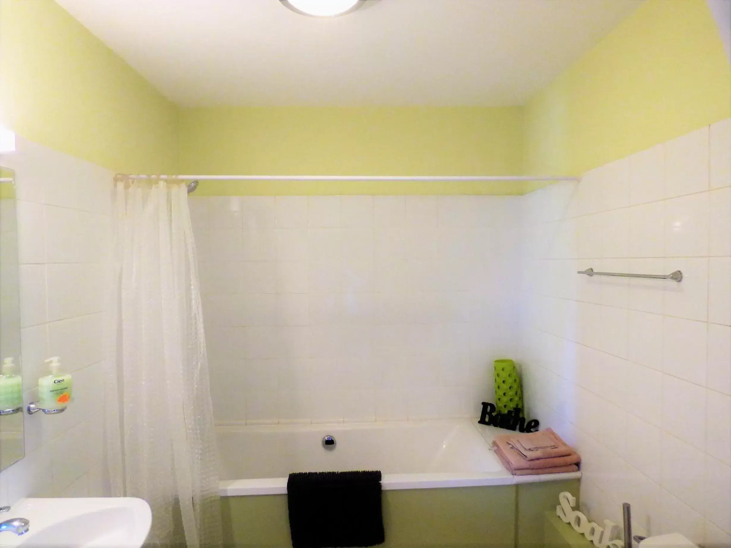 Shower, Bathroom in L'Ancien Presbytère Chambres D'hote ou Gite