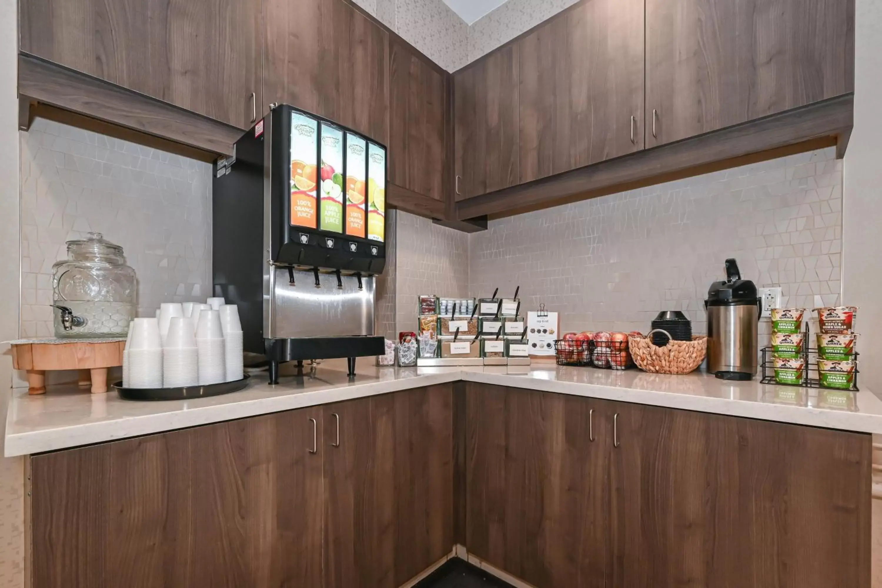 Breakfast, Kitchen/Kitchenette in Residence Inn Raleigh-Durham Airport/Brier Creek