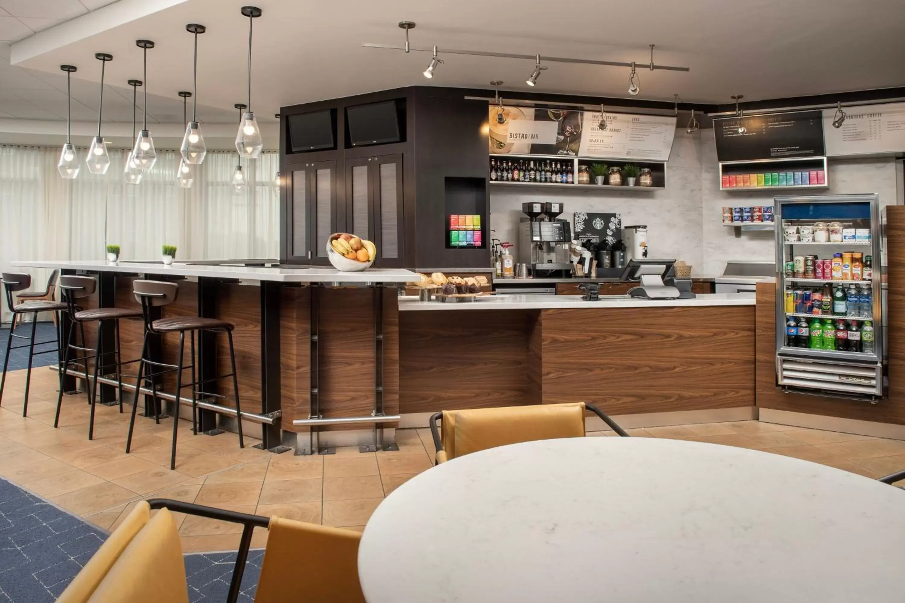 Breakfast, Lounge/Bar in Courtyard by Marriott Seattle Kirkland