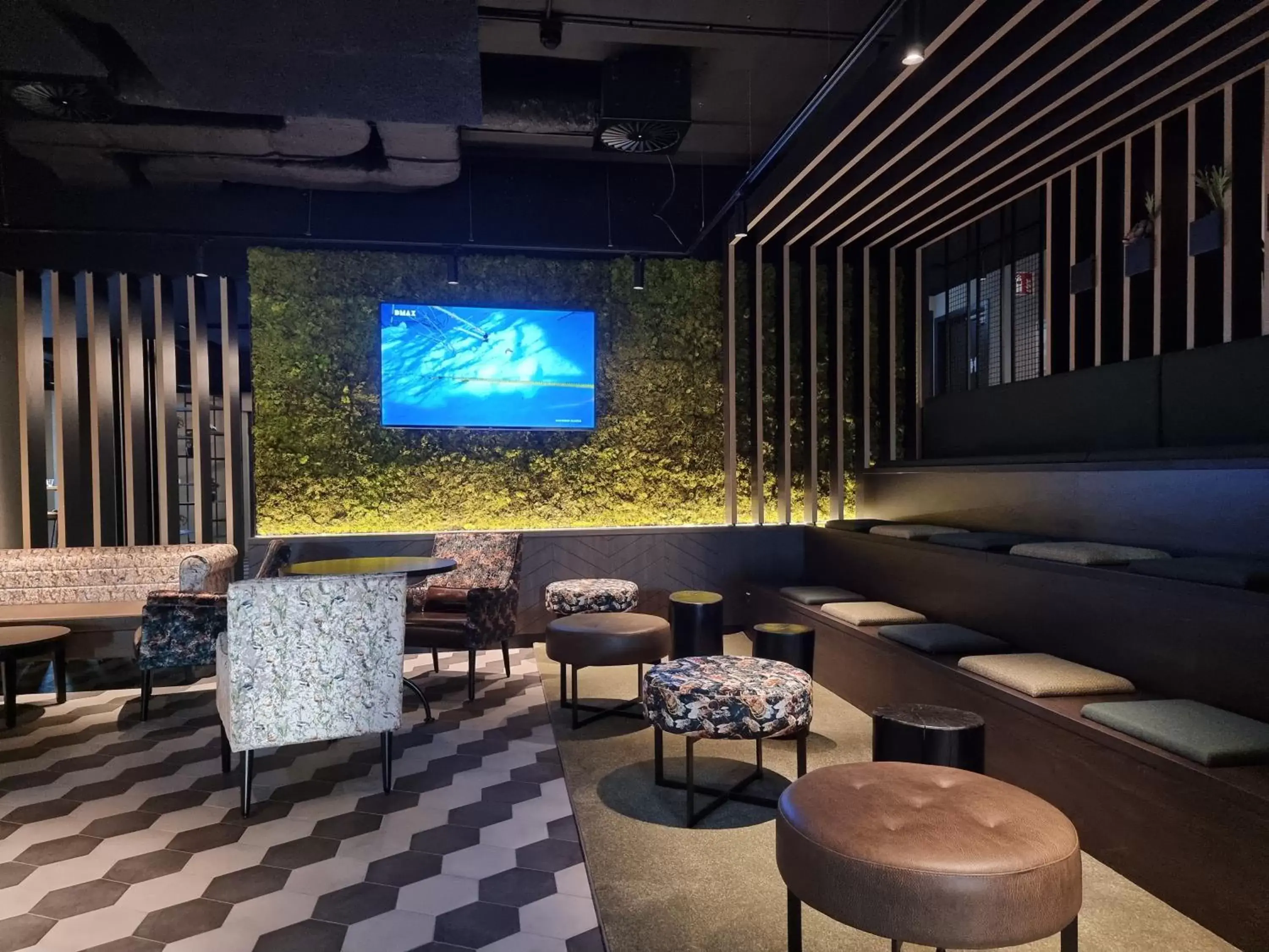 Restaurant/places to eat in FreshSuites & Bar Restaurant/places to eat in FreshSuites & Bar