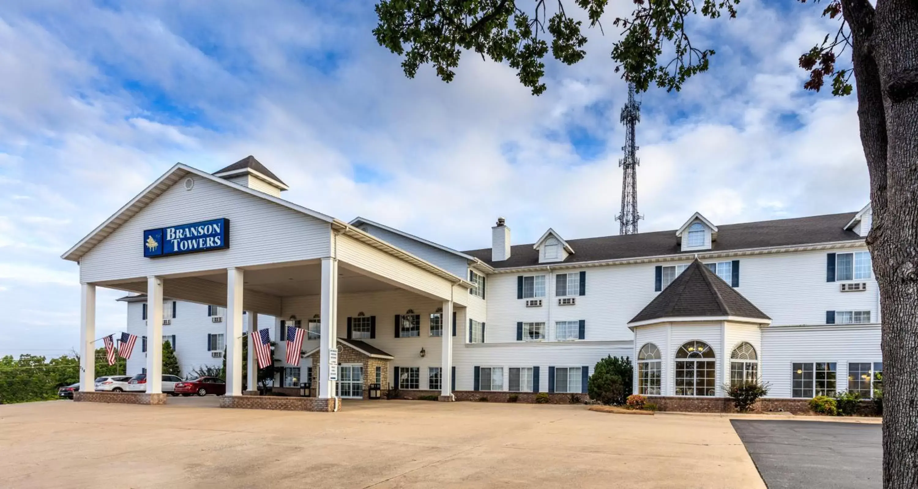 Property building in Branson Towers Hotel Property building in Branson Towers Hotel