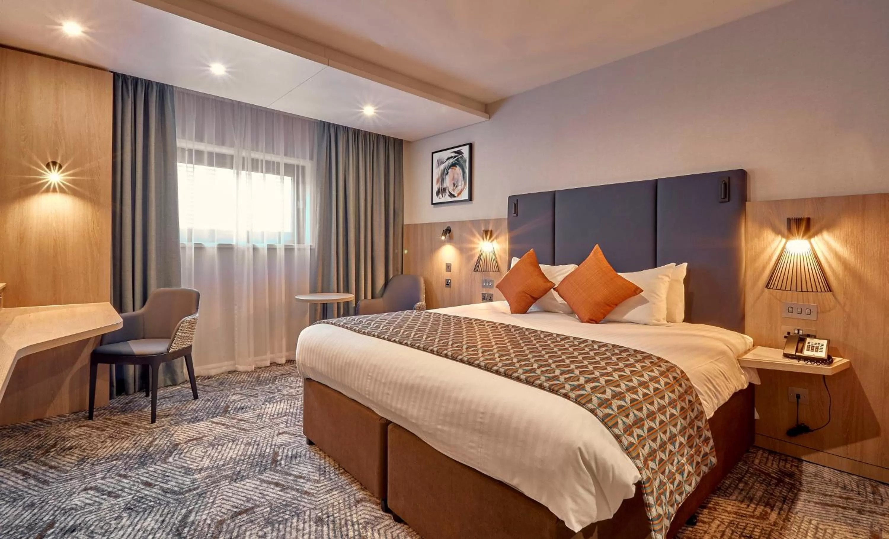 Photo of the whole room, Bed in Crowne Plaza Reading