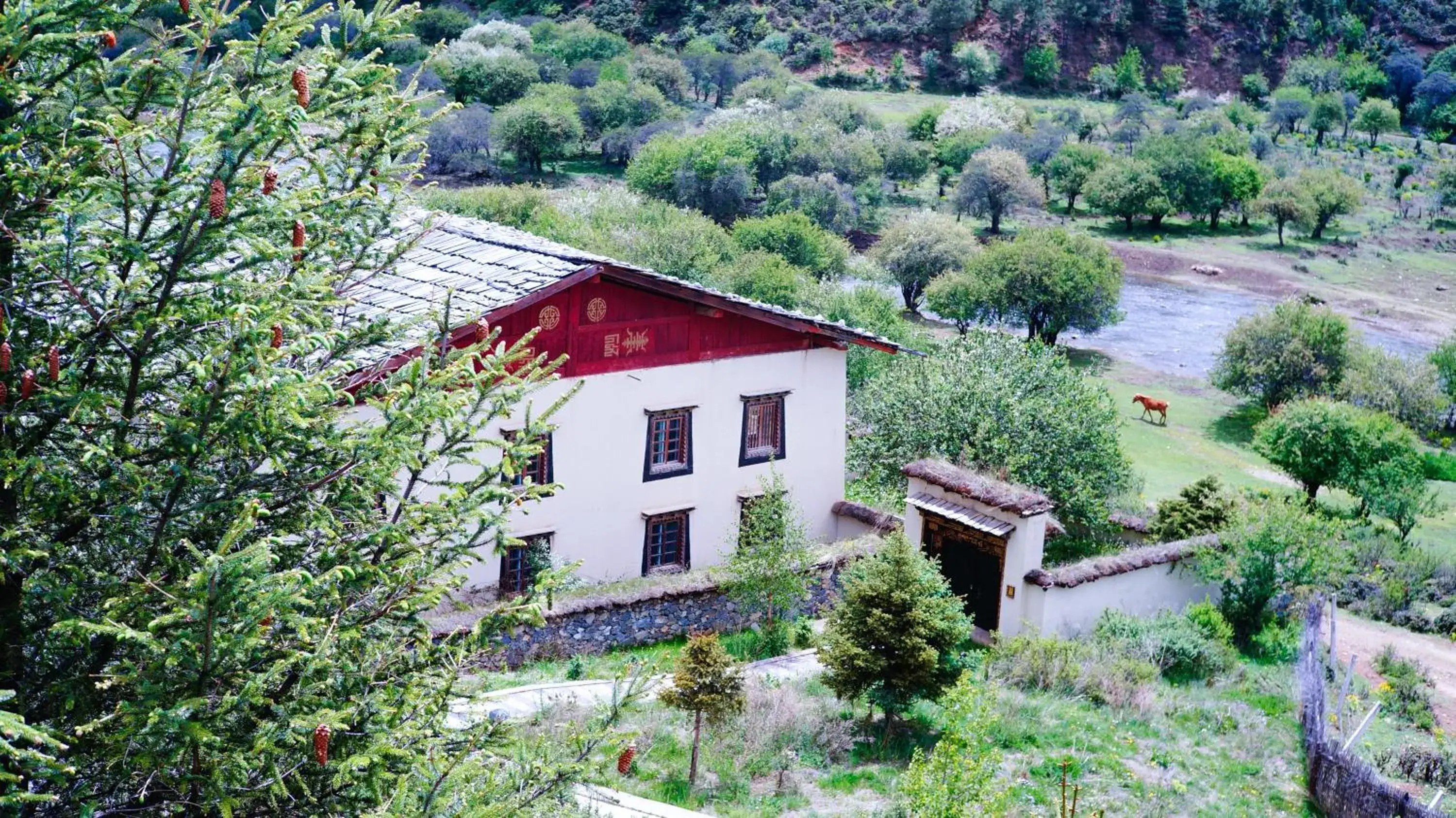 Property building, Bird's-eye View in Banyan Tree Ringha