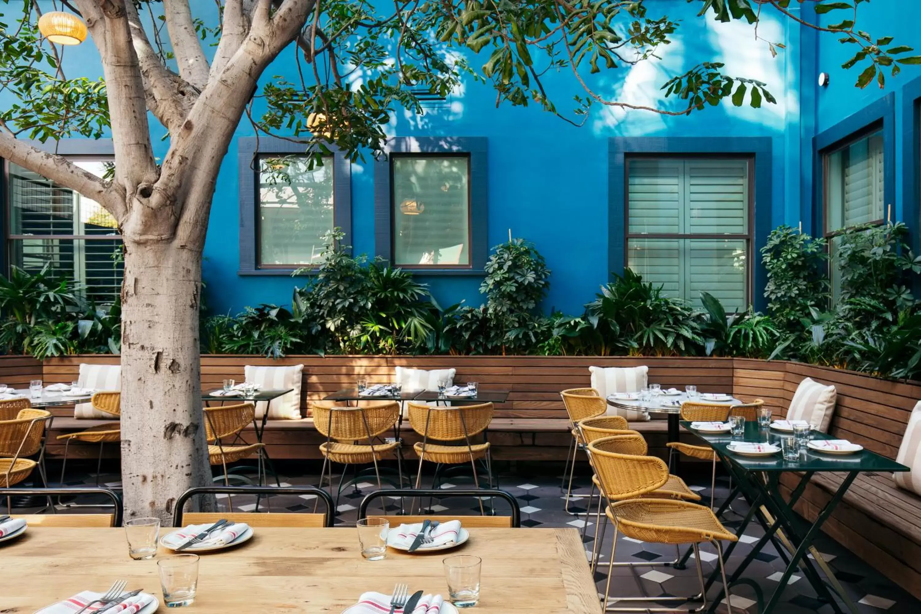 Patio, Restaurant/Places to Eat in Palihotel Culver City