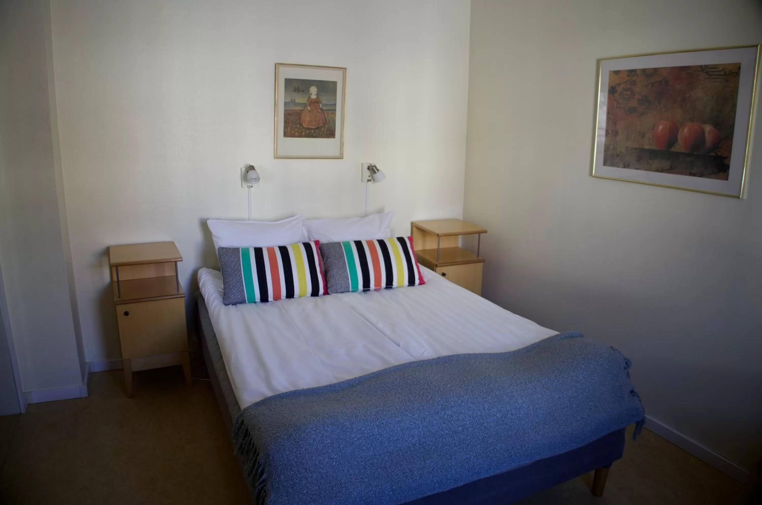 Photo of the whole room, Bed in STF Malmfältens Folkhögskola