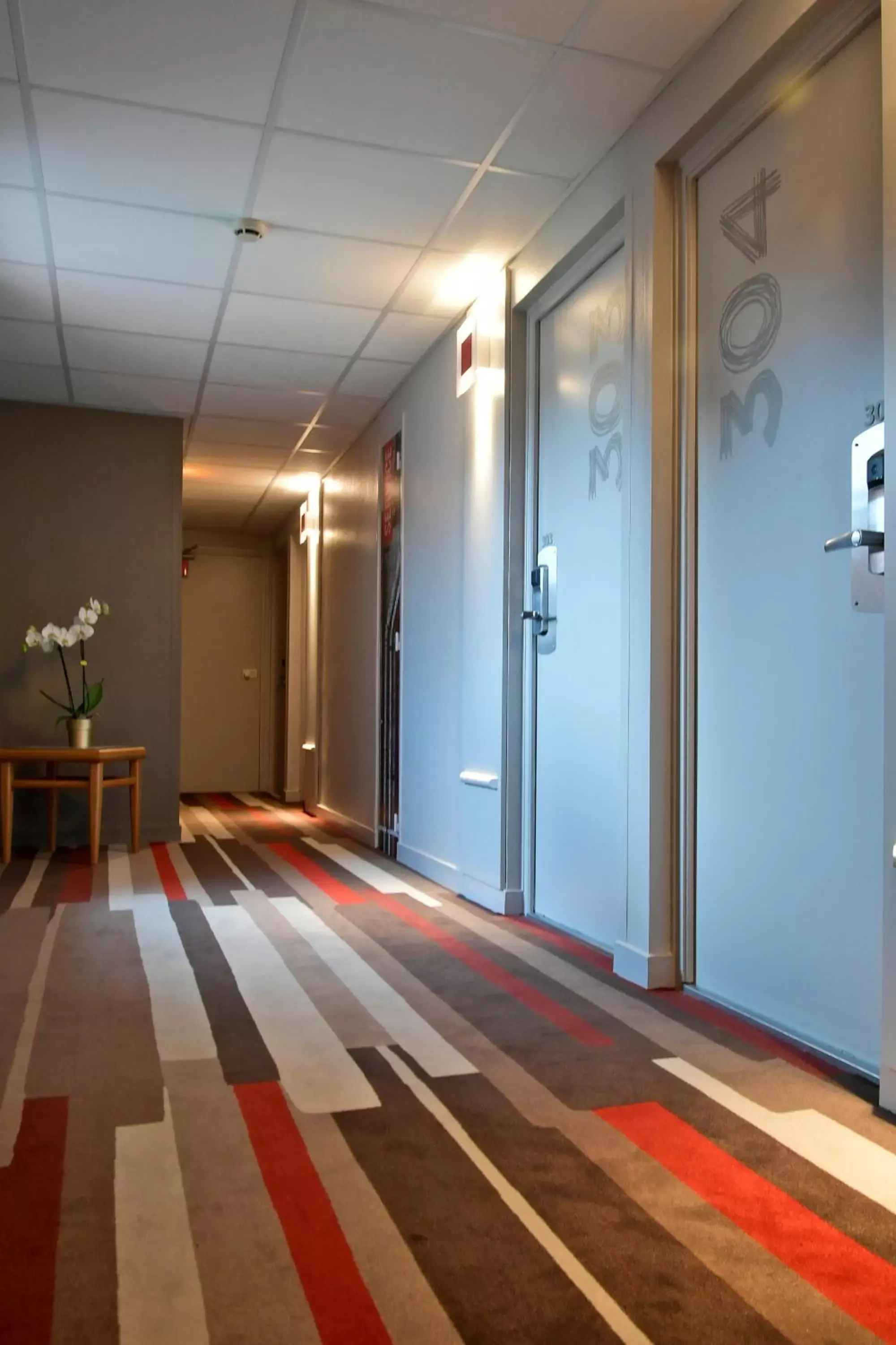 Lobby or reception in ibis Saint Quentin Basilique Lobby or reception in ibis Saint Quentin Basilique