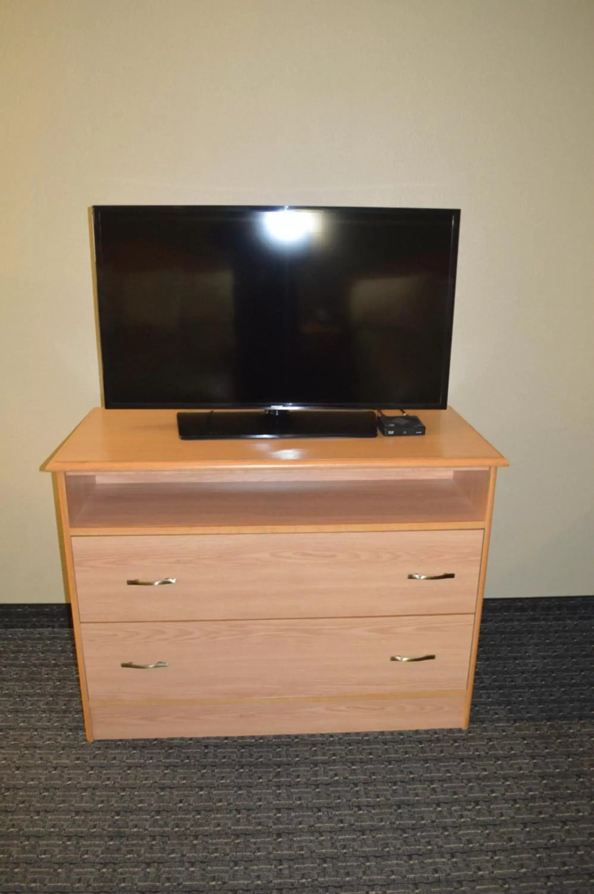 TV/Entertainment Center in Budget Inn