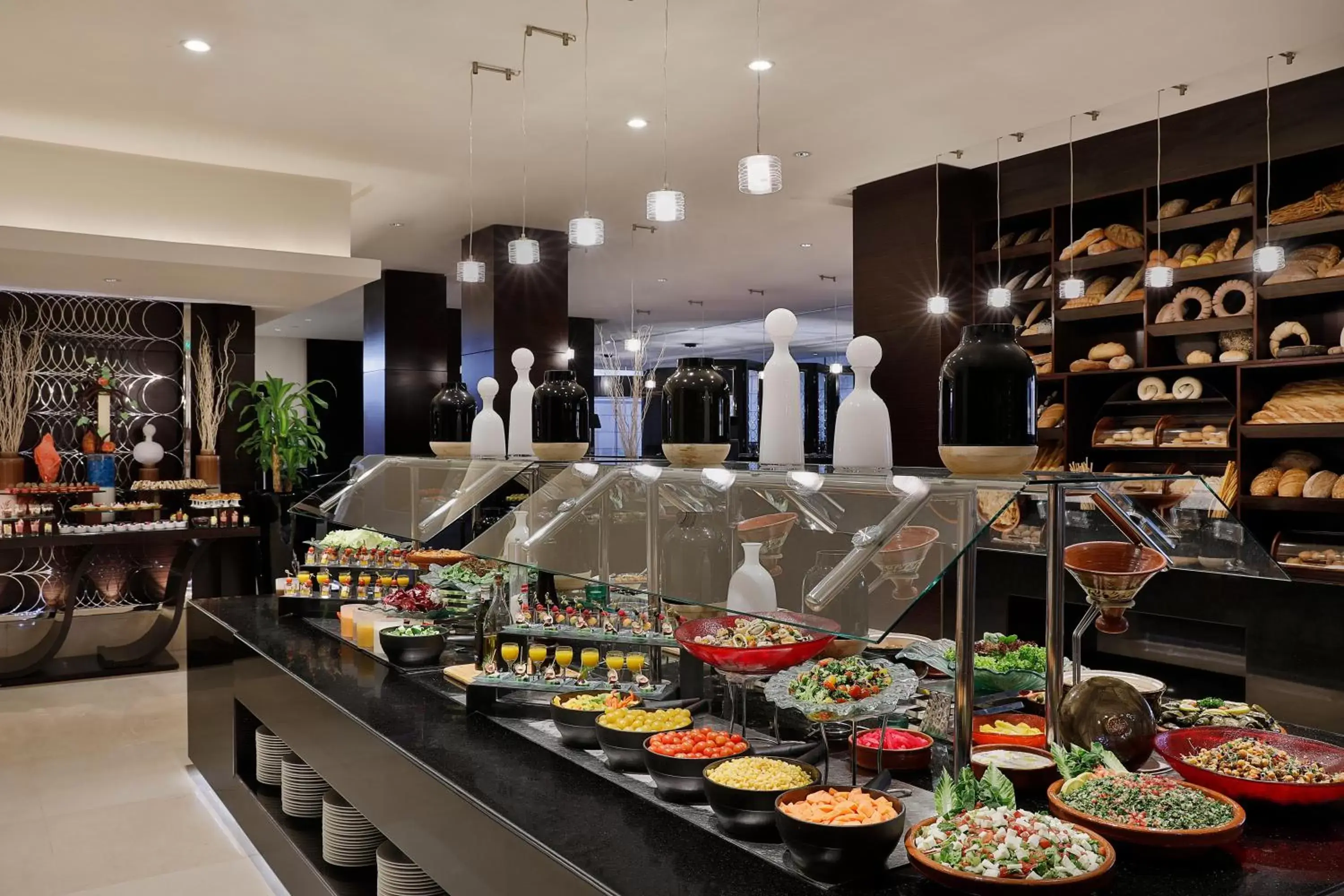 Restaurant/places to eat in voco - Riyadh, an IHG Hotel