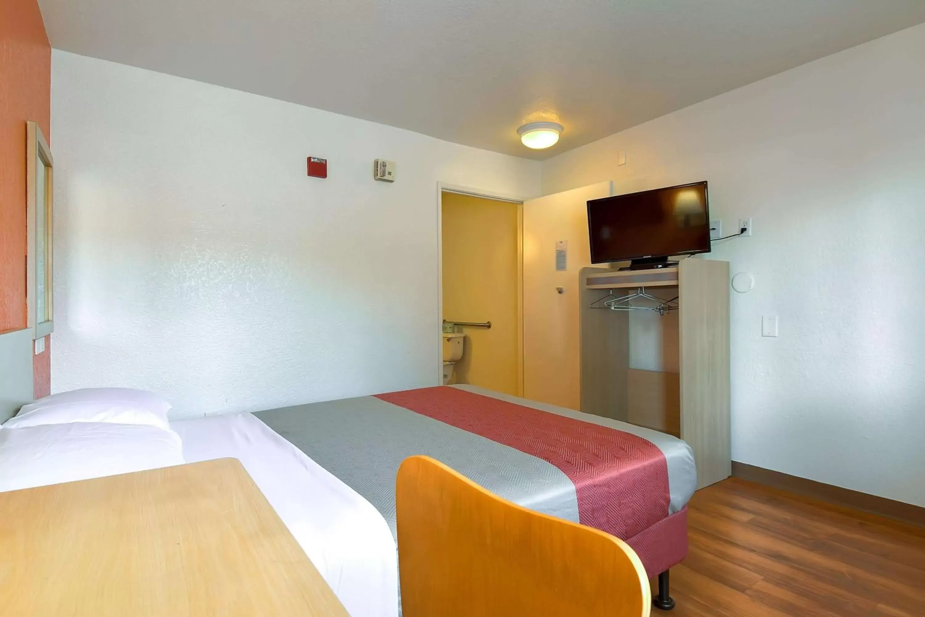 TV and multimedia, TV/Entertainment Center in Motel 6-Westminster, CA - South - Long Beach Area