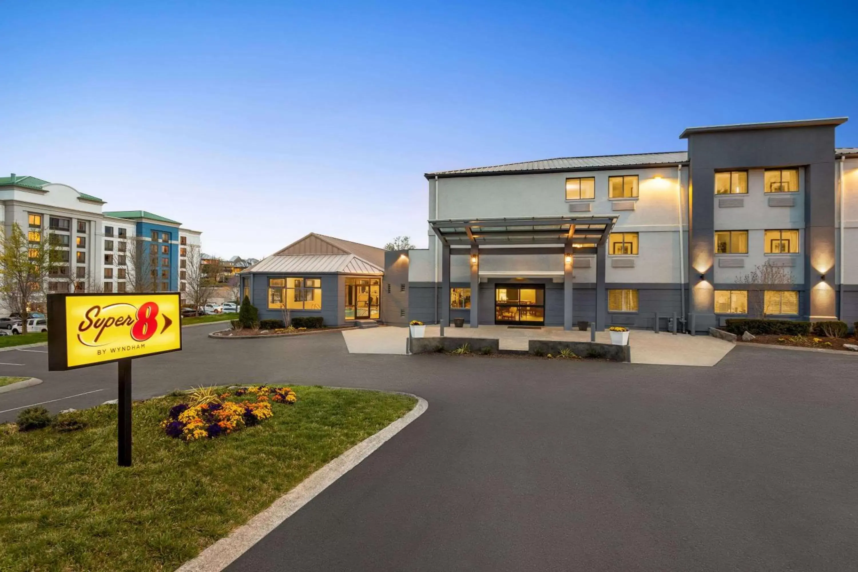 Property building in Luxe Studios Nashville Airport Property building in Luxe Studios Nashville Airport