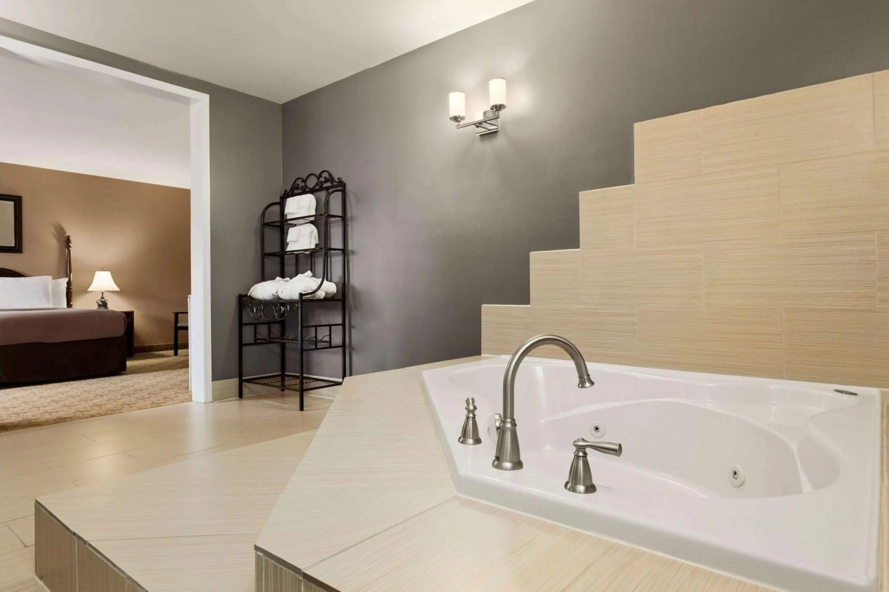 Photo of the whole room, Bed in Travelodge by Wyndham Kenora