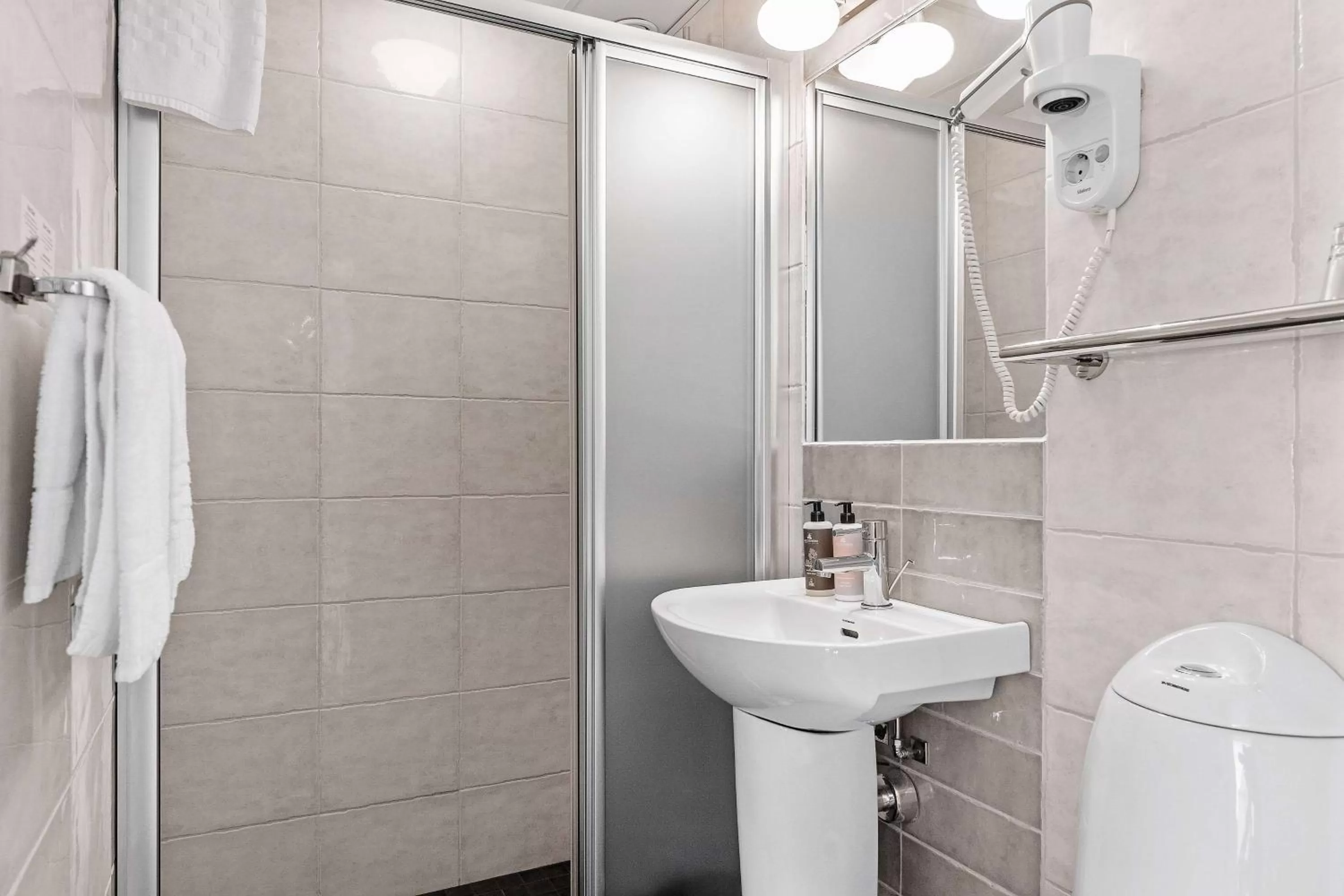 Bathroom in Best Western Plus Edward Hotel