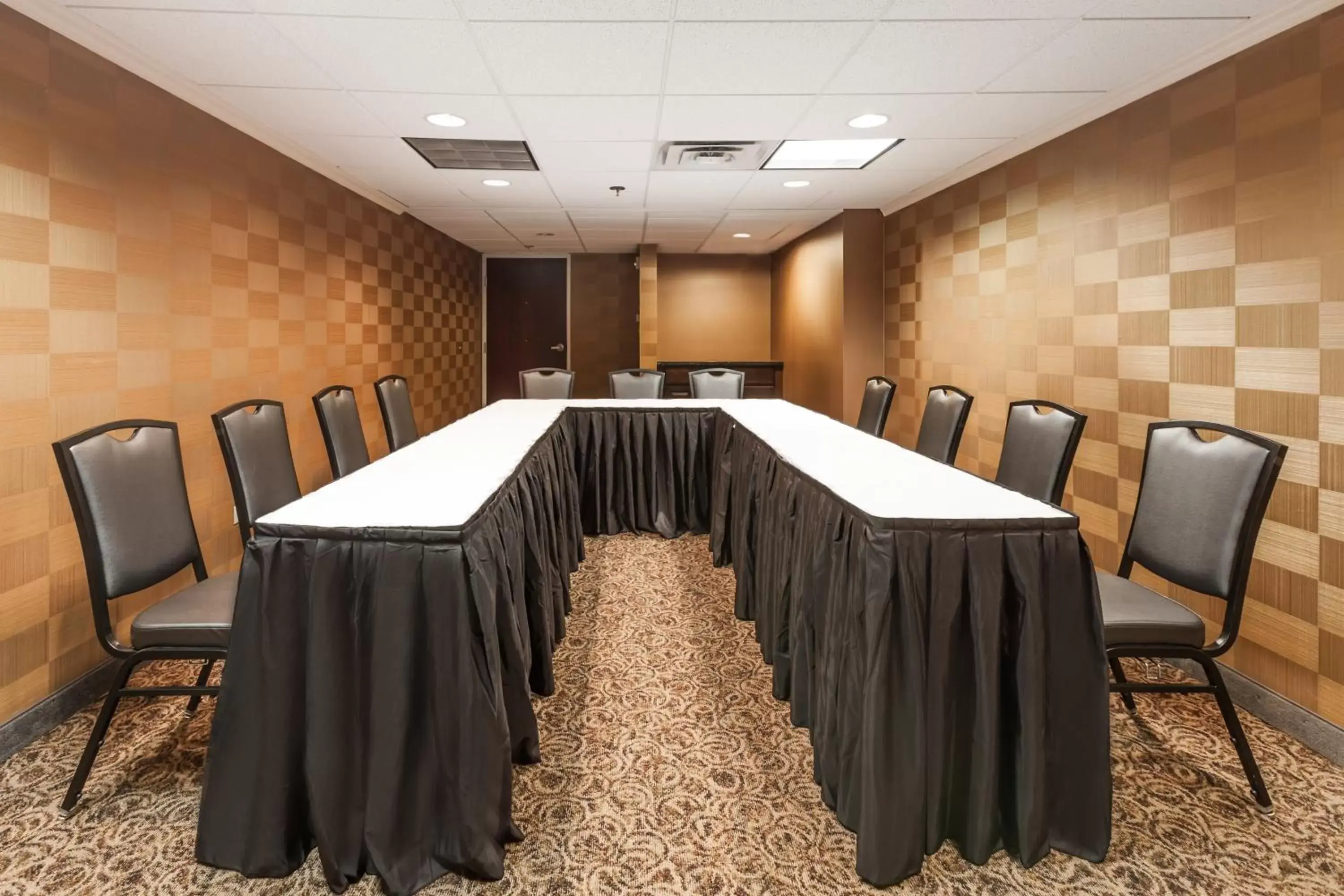 Meeting/conference room in Holiday Inn Hotel & Suites Oklahoma City North, an IHG Hotel