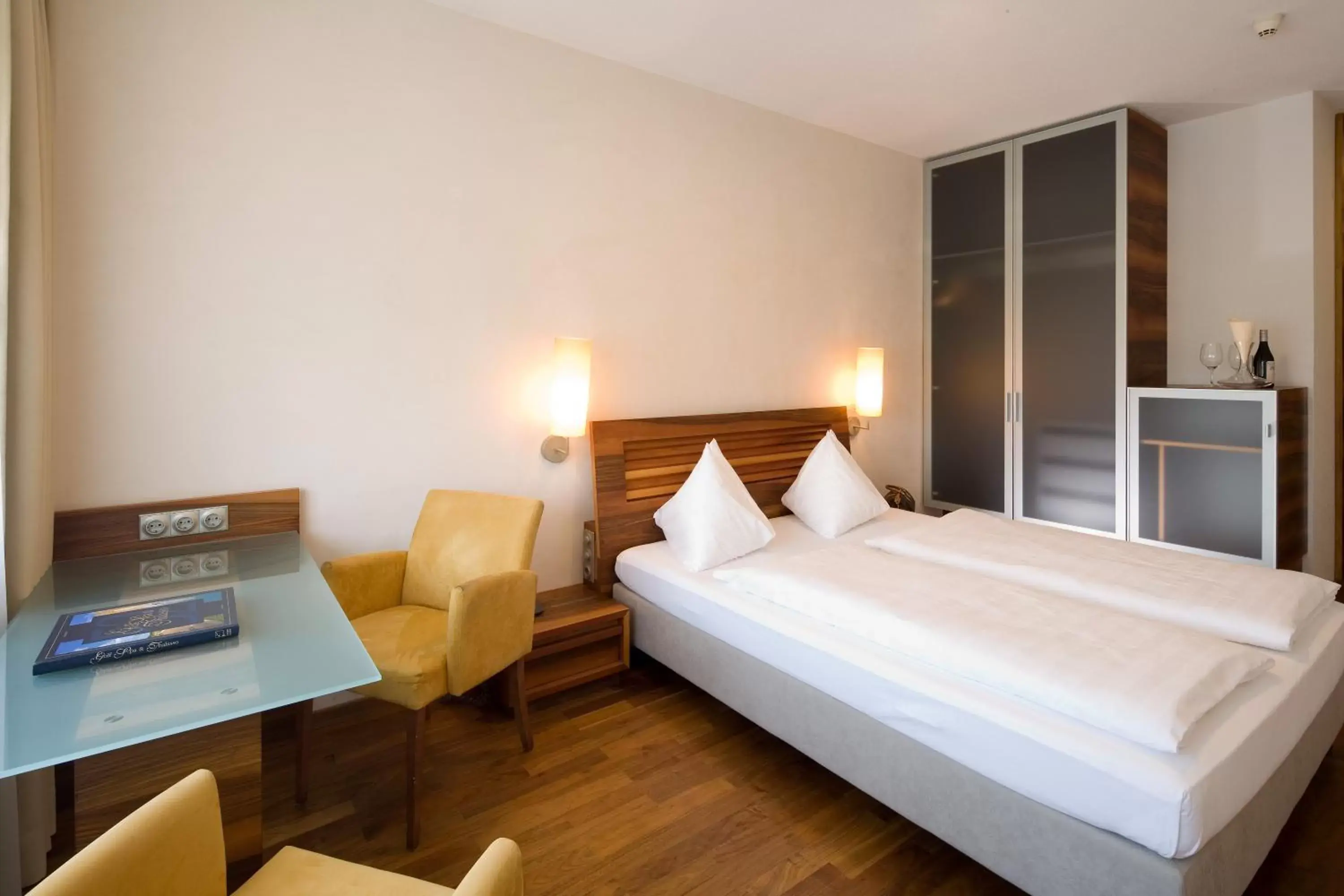 Photo of the whole room, Bed in Hotel Penz West Photo of the whole room, Bed in Hotel Penz West