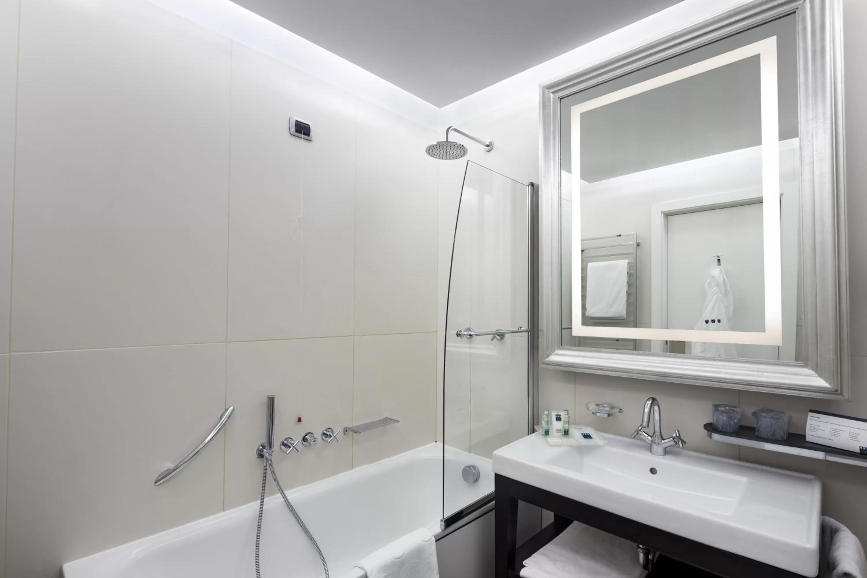 Bathroom in UNA Hotels Cusani Milano