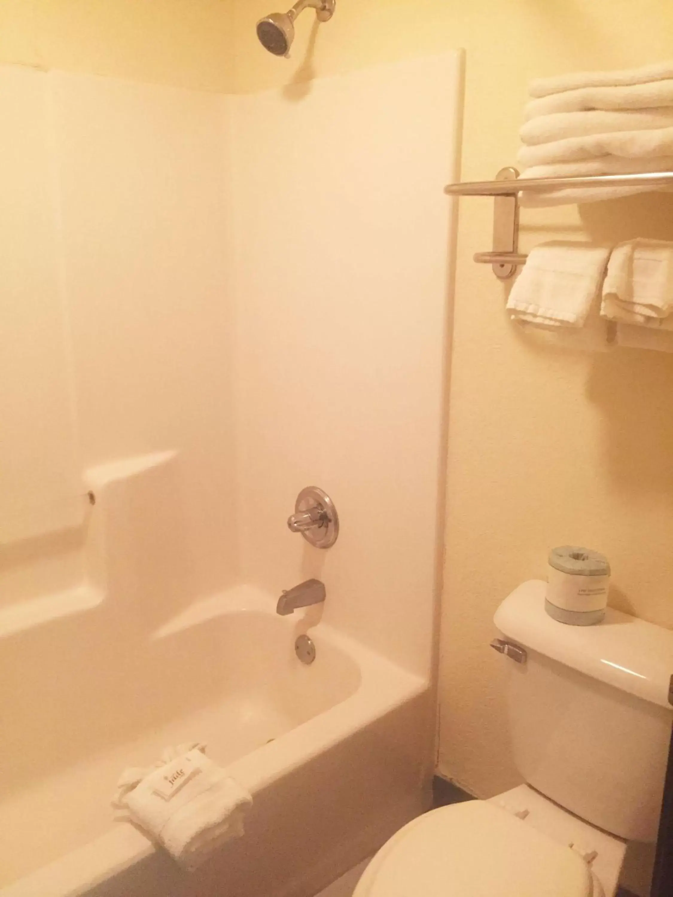 Bathroom in Portland Inn - Indiana