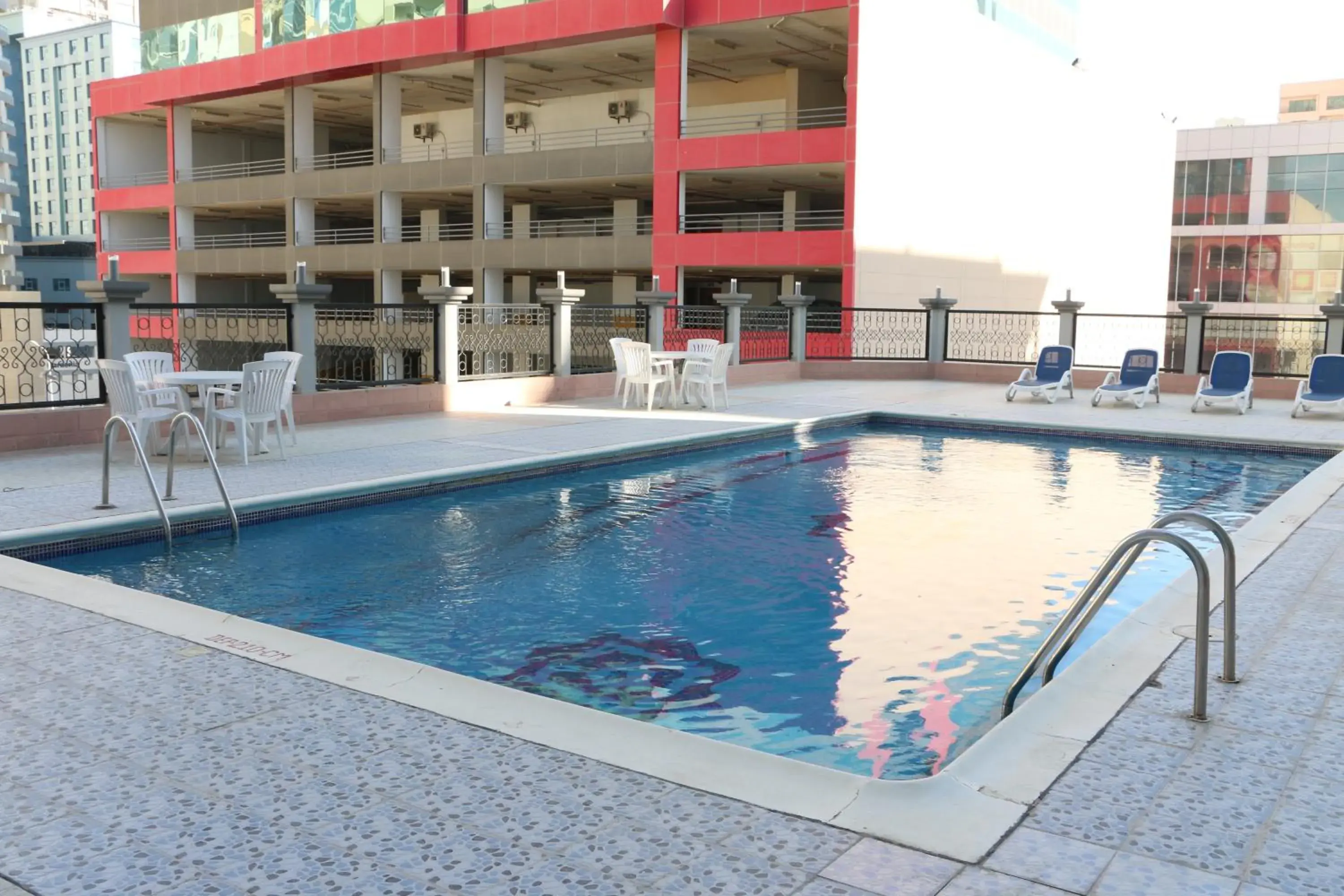 Swimming Pool in Pars International Hotel