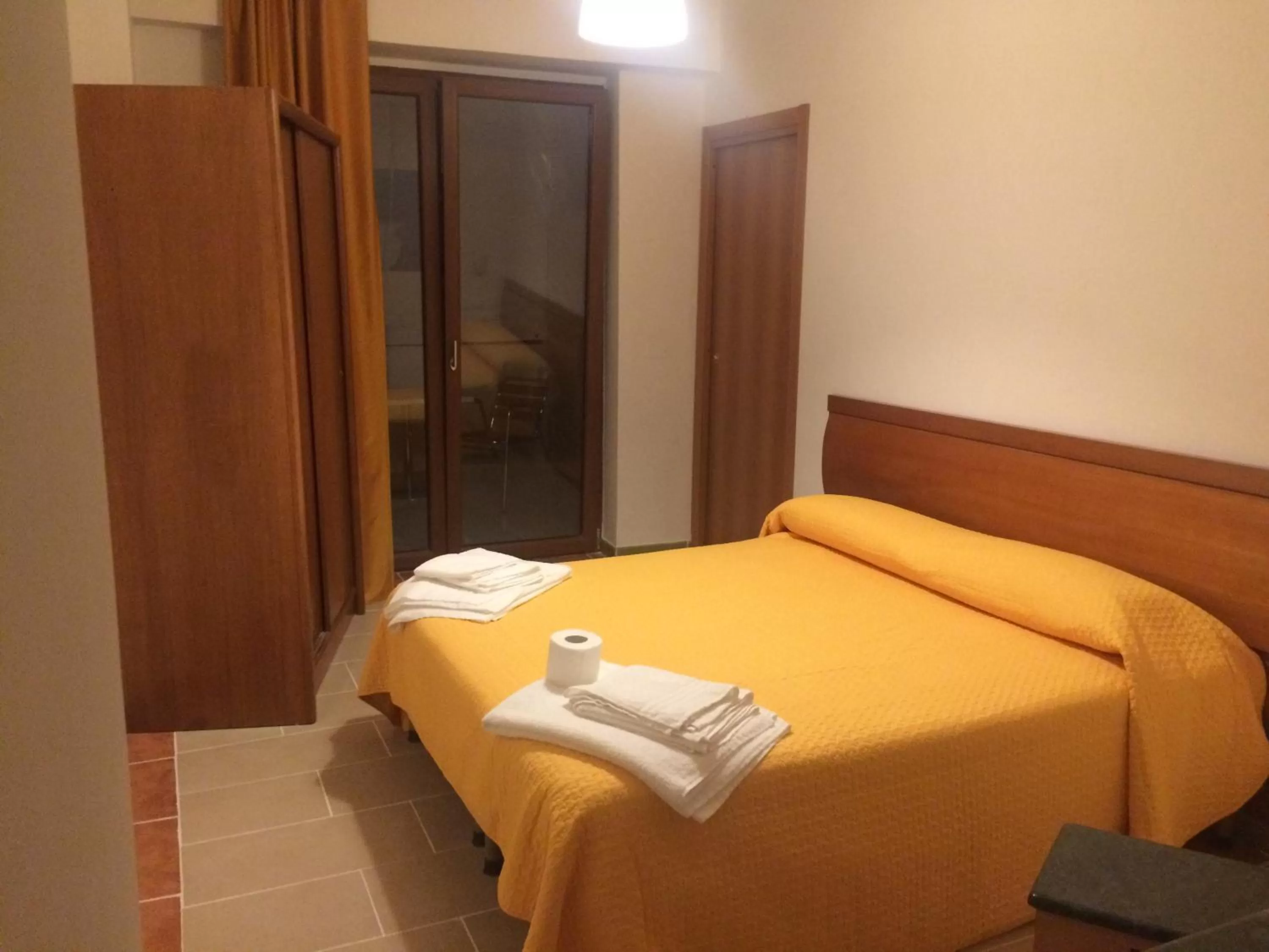 Bed in B&B Palazzo Manfredi Vieste, Fronte mare con Parcheggio