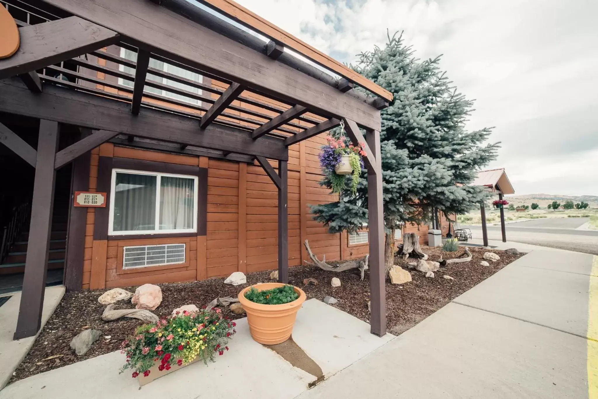 Property Building in Red Ledges Inn