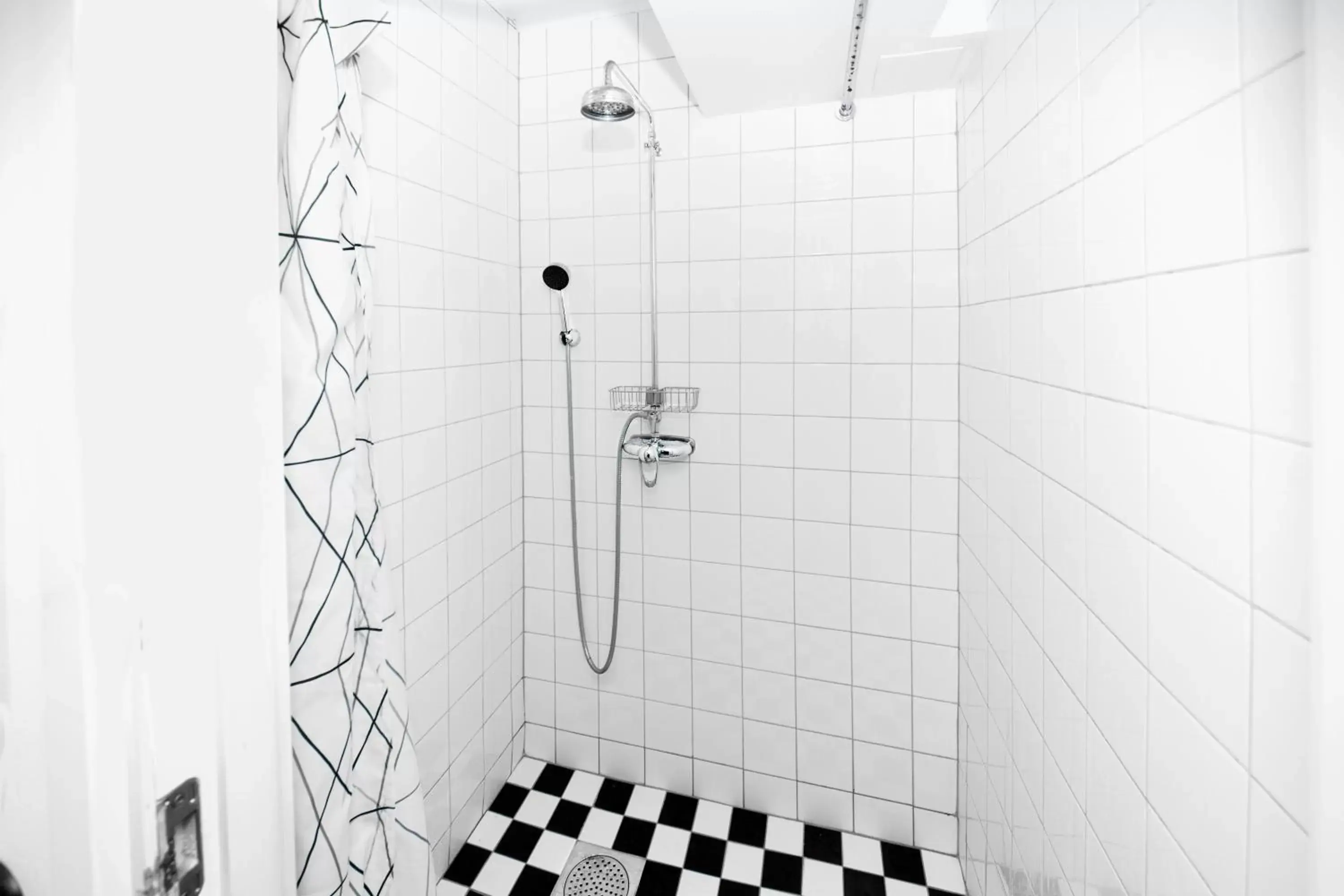 Shower, Bathroom in City Backpackers Hostel