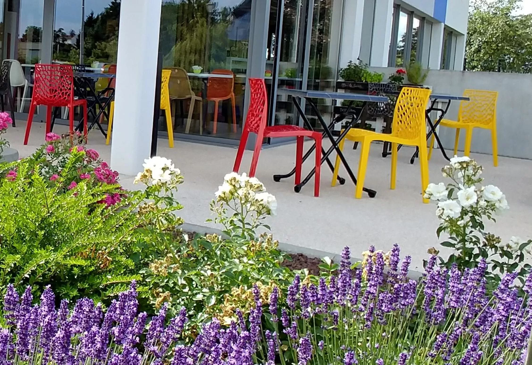Patio in Ibis Budget Chalon Sur Saone Nord