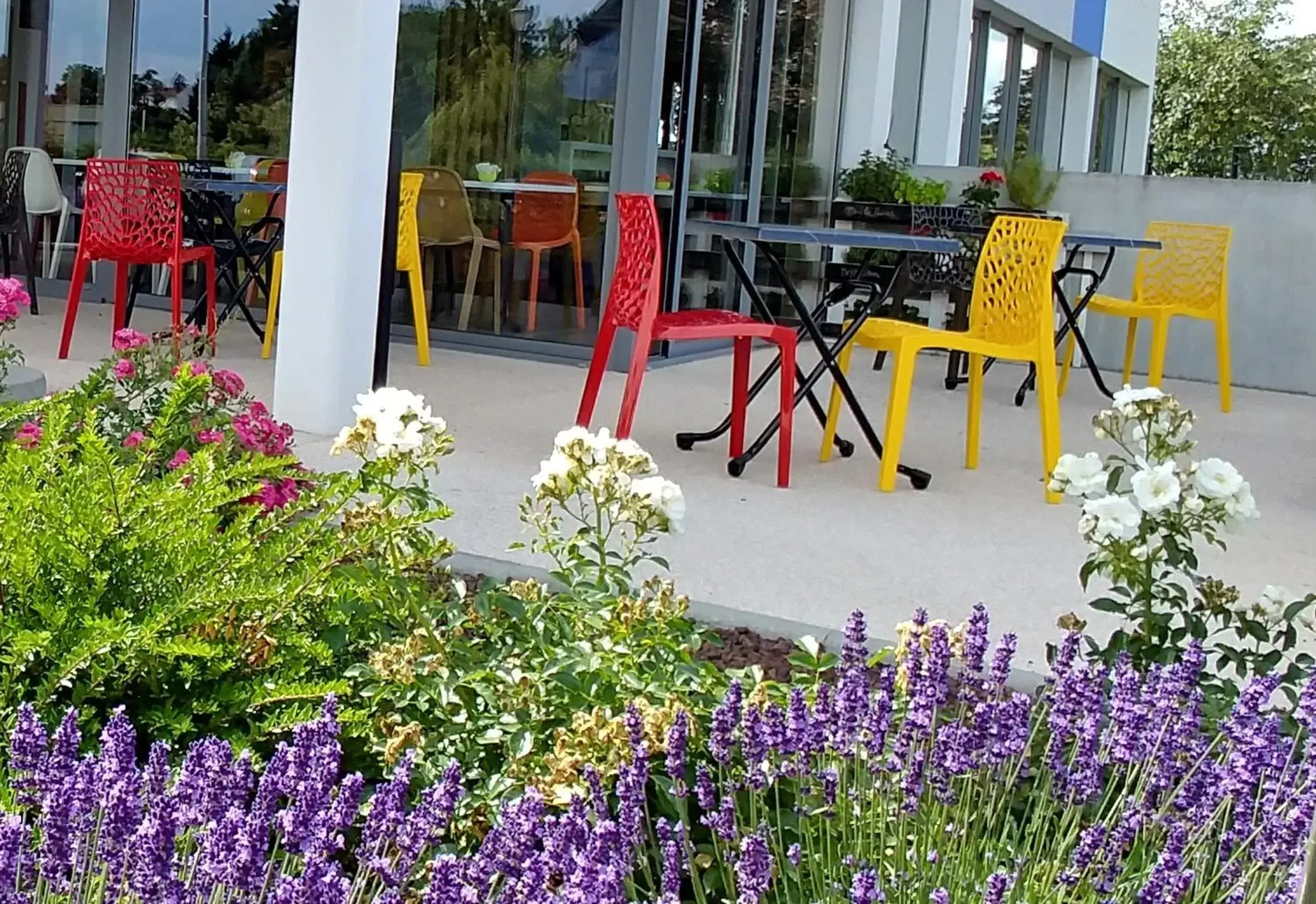 Patio, Children's Play Area in Ibis Budget Chalon Sur Saone Nord