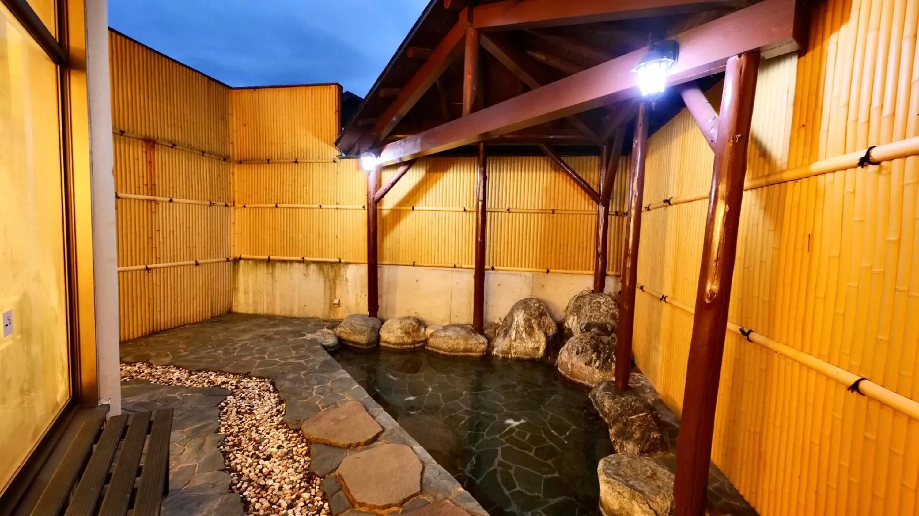 Open Air Bath in Hotel Oak Forest