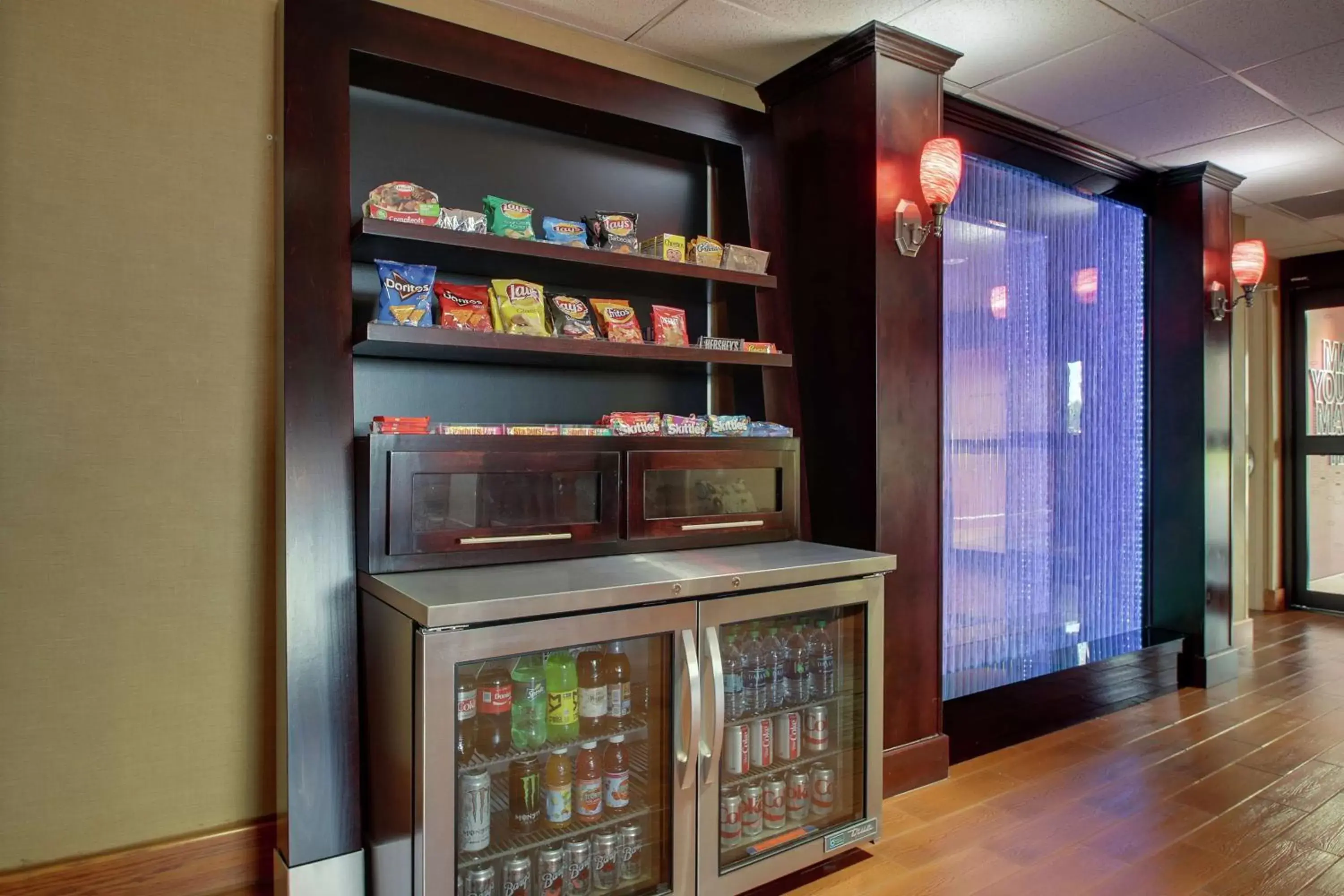 Dining area in Hampton Inn Lebanon